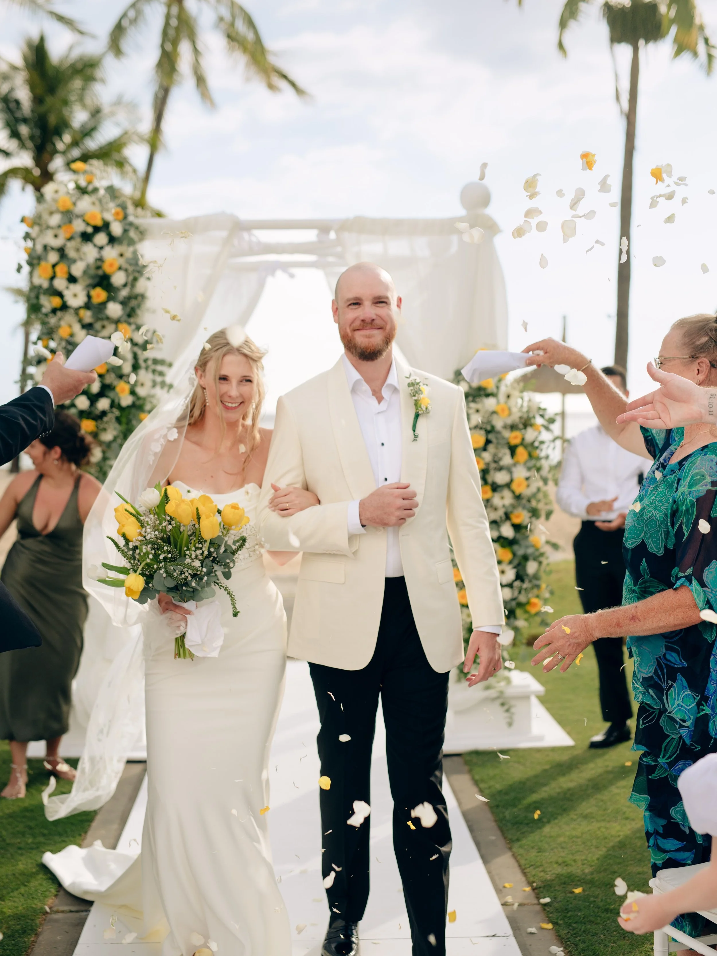 Dylan and his wife on their wedding day.

Ivory dinner jacket paired with black trousers, cloths by @vitalebarberiscanonico1663 

#TailorSydney #IvoryDinnerJacket #WeddingTailoring #GroomStyle #ZinkAndSons