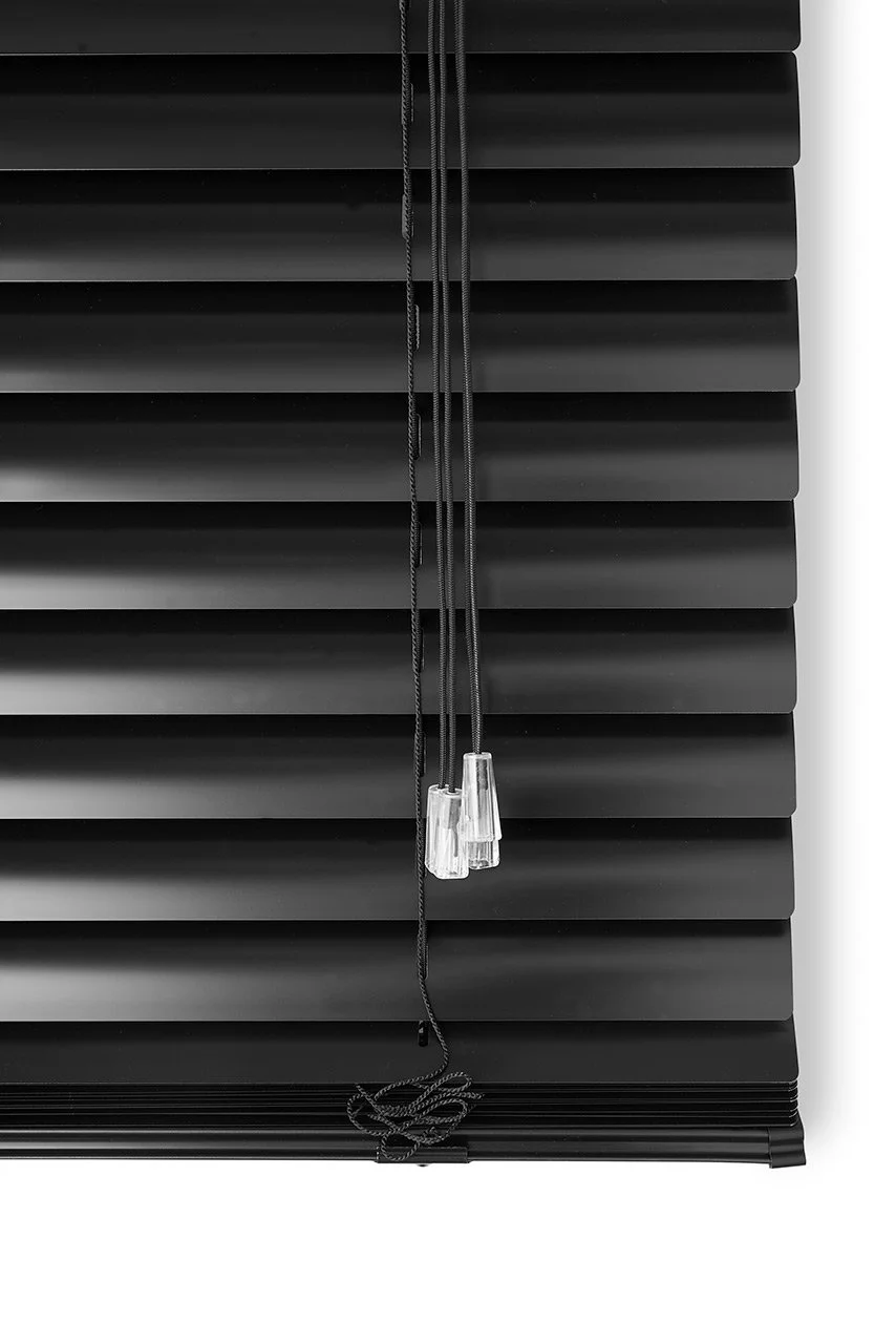 TWC_ProductHero_Venetians_Aluminium_black_gallery5_zoom.jpg