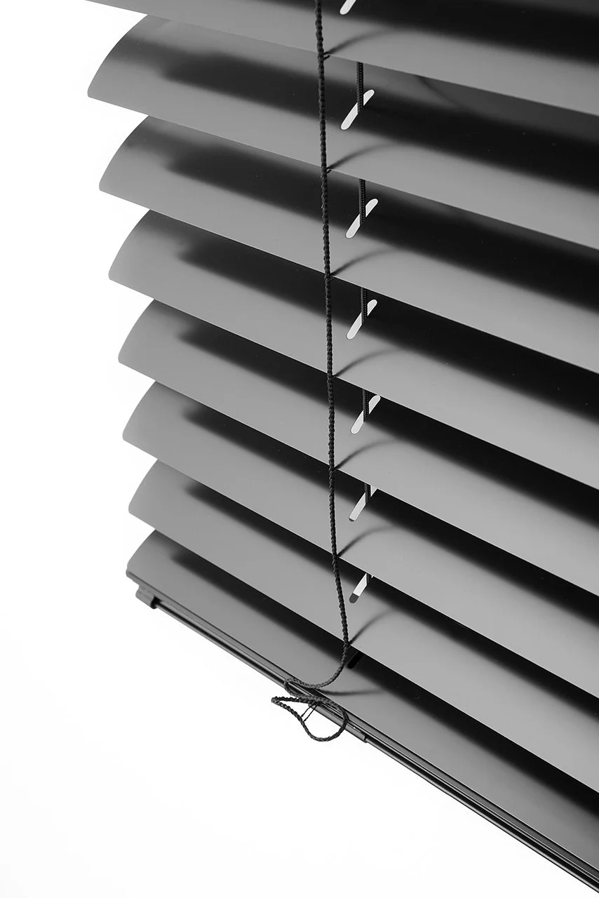TWC_ProductHero_Venetians_Aluminium_black_gallery4_zoom.jpg