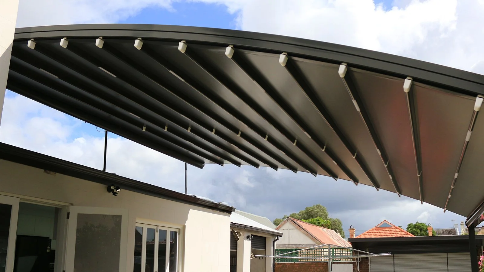 Halo-Retractable-Pergola-IMG_4269.jpg