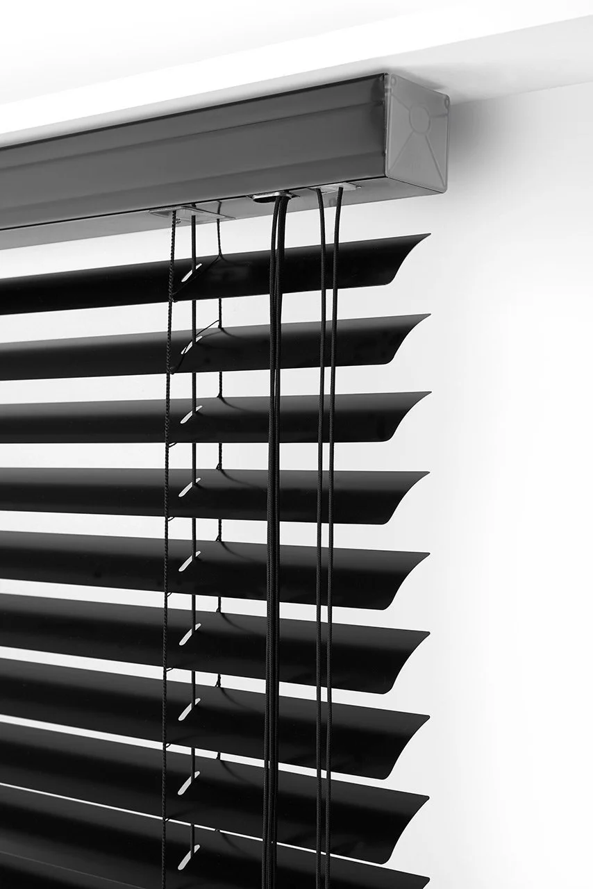 TWC_ProductHero_Venetians_Aluminium_black_gallery3_zoom.jpg