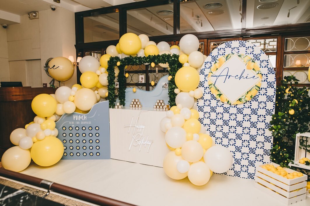 Summer in Amalfi Coast 🍋 #firstbirthdayparty 

Photographer @hurtingbombz @thekandid