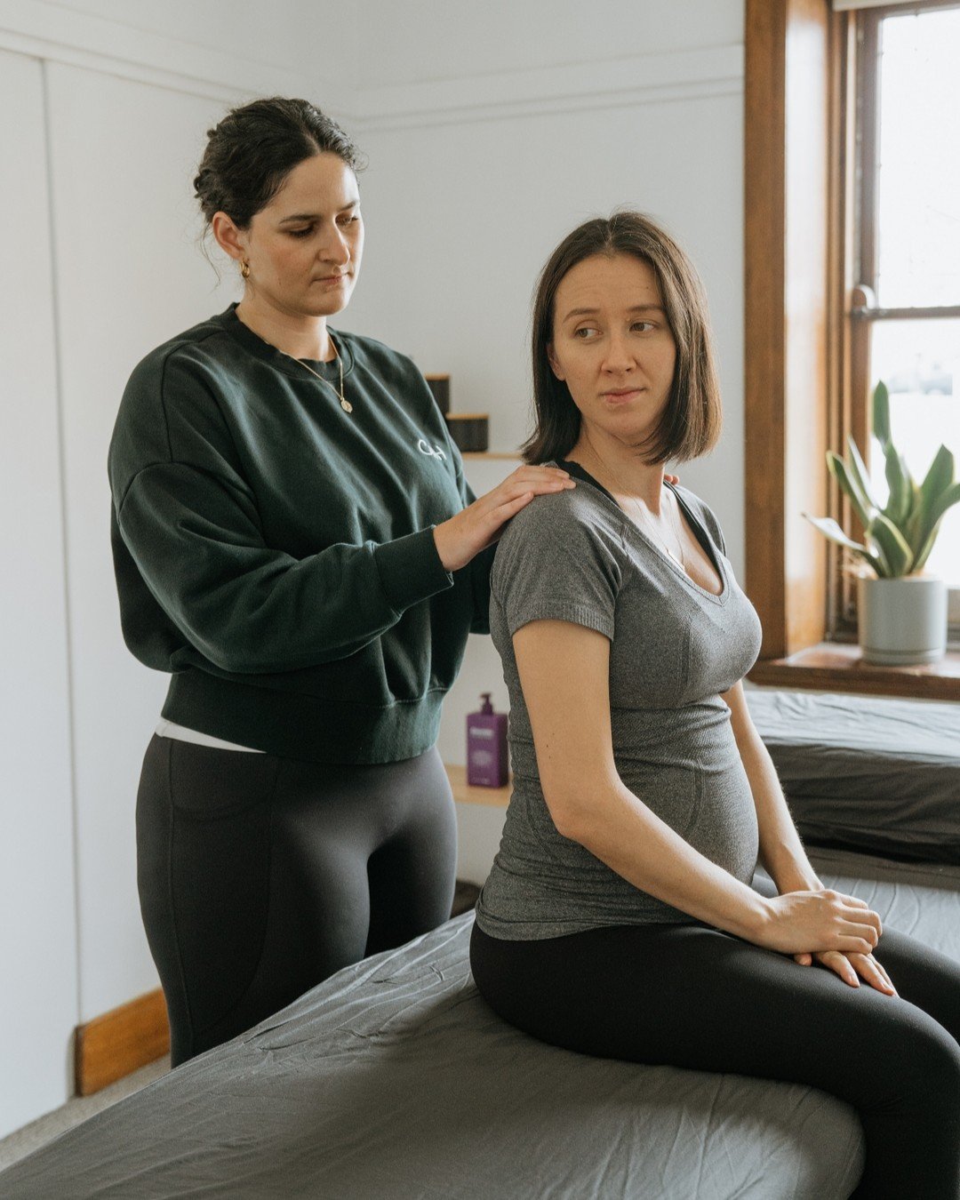 Neck pain during pregnancy, as common as it is, isn't something you have to suffer through!

The body undergoes lots of postural changes while it's growing your little one, which put a lot of strain and tension through your neck and shoulders.

We ca