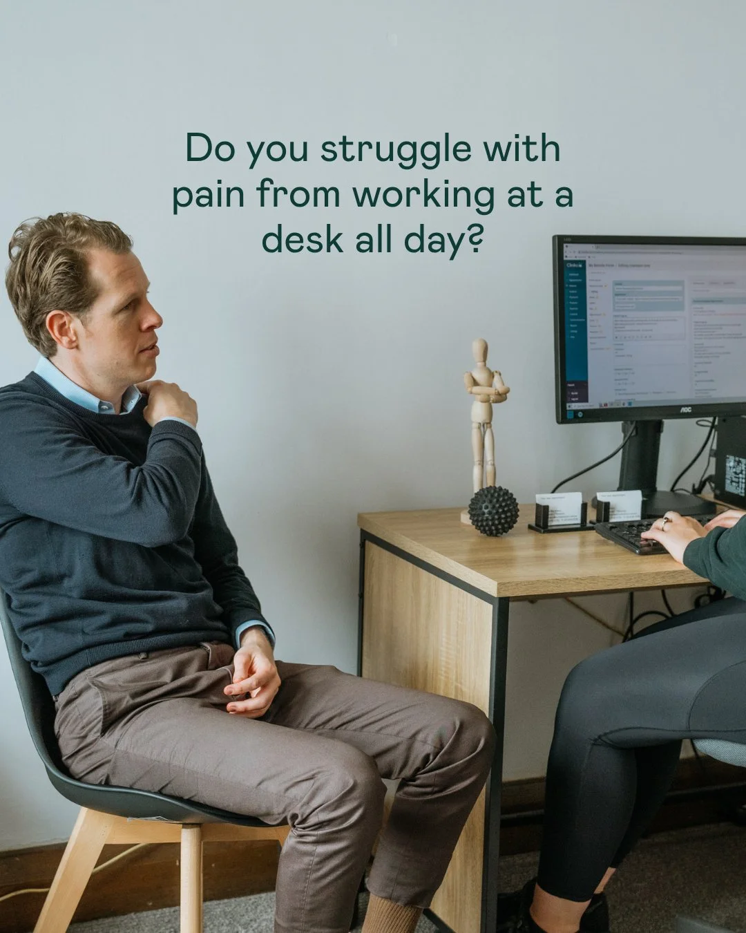 Desk posture is a common cause of back and neck pain and something we see often at Collective Motion!

Our hands on osteo treatments work to release tension built up from sitting at a desk, increase mobility and decrease soreness through your lower b