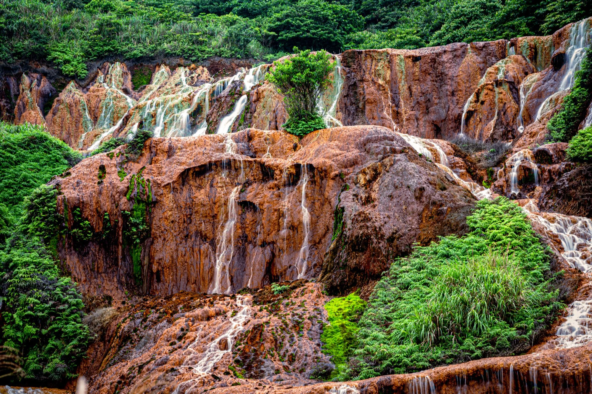Golden_waterfall_2.jpg