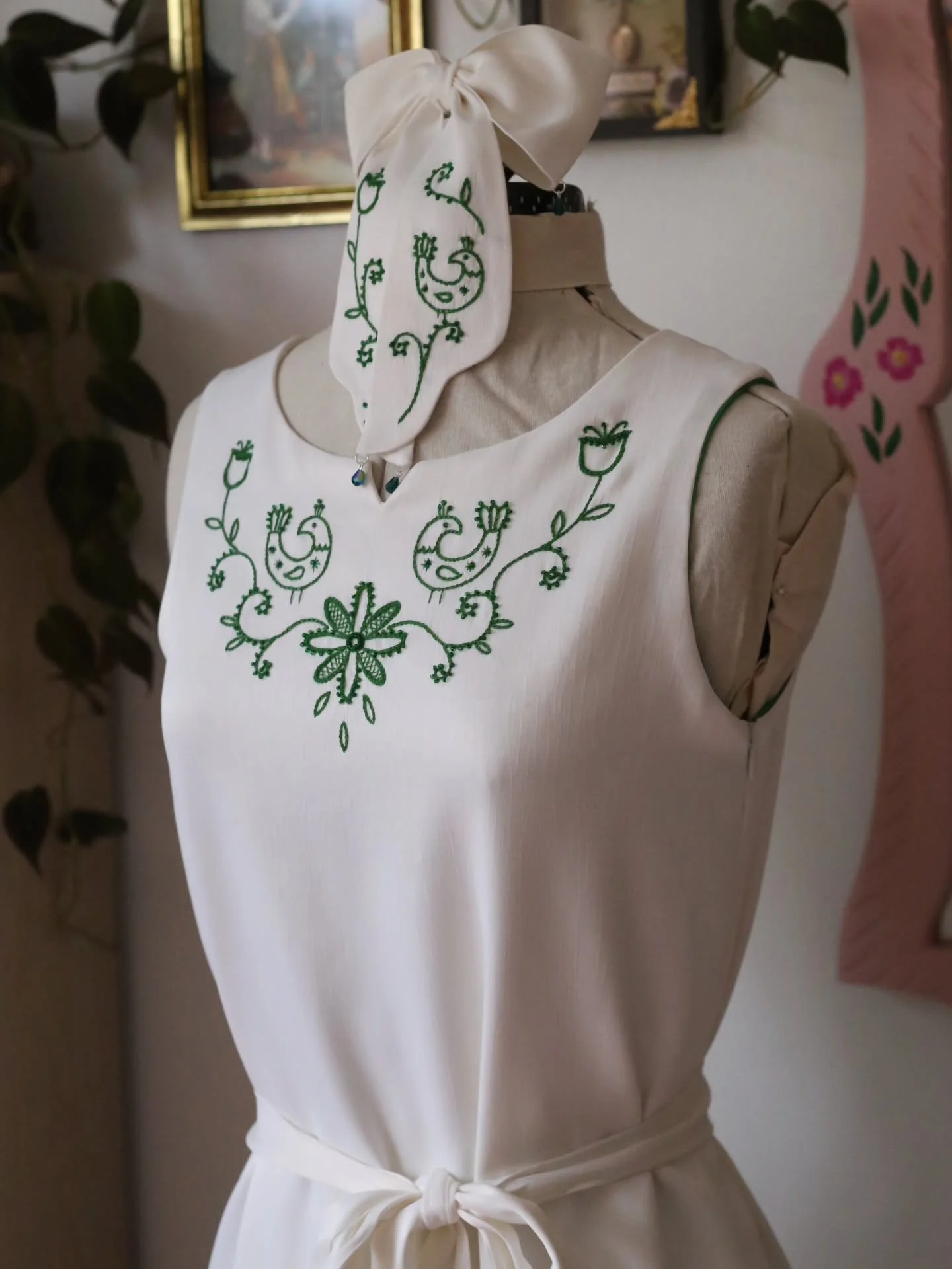 This unconventional wedding dress was inspired by the embroidery style we have here in the nordic countries! 🪡🌱

The bride wanted to have a tunic she can wear with pants. She also requested the embroidery to be green, like her wedding color. I adde