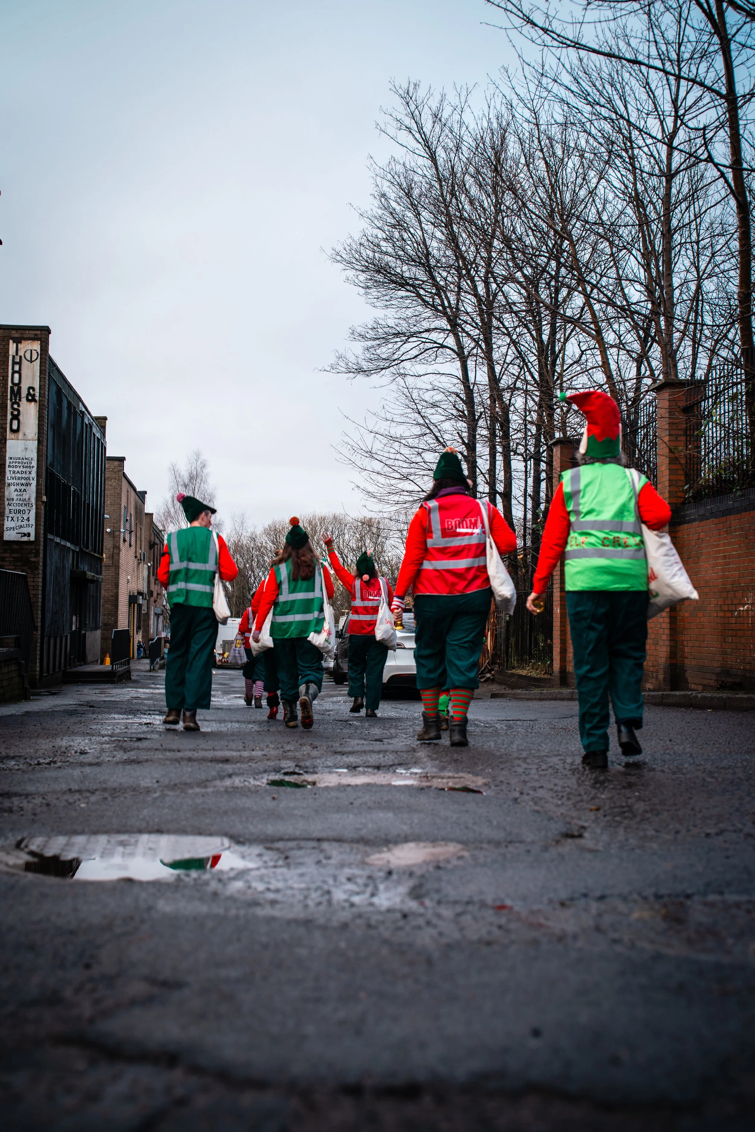 SantaSaunter2025-13.jpg