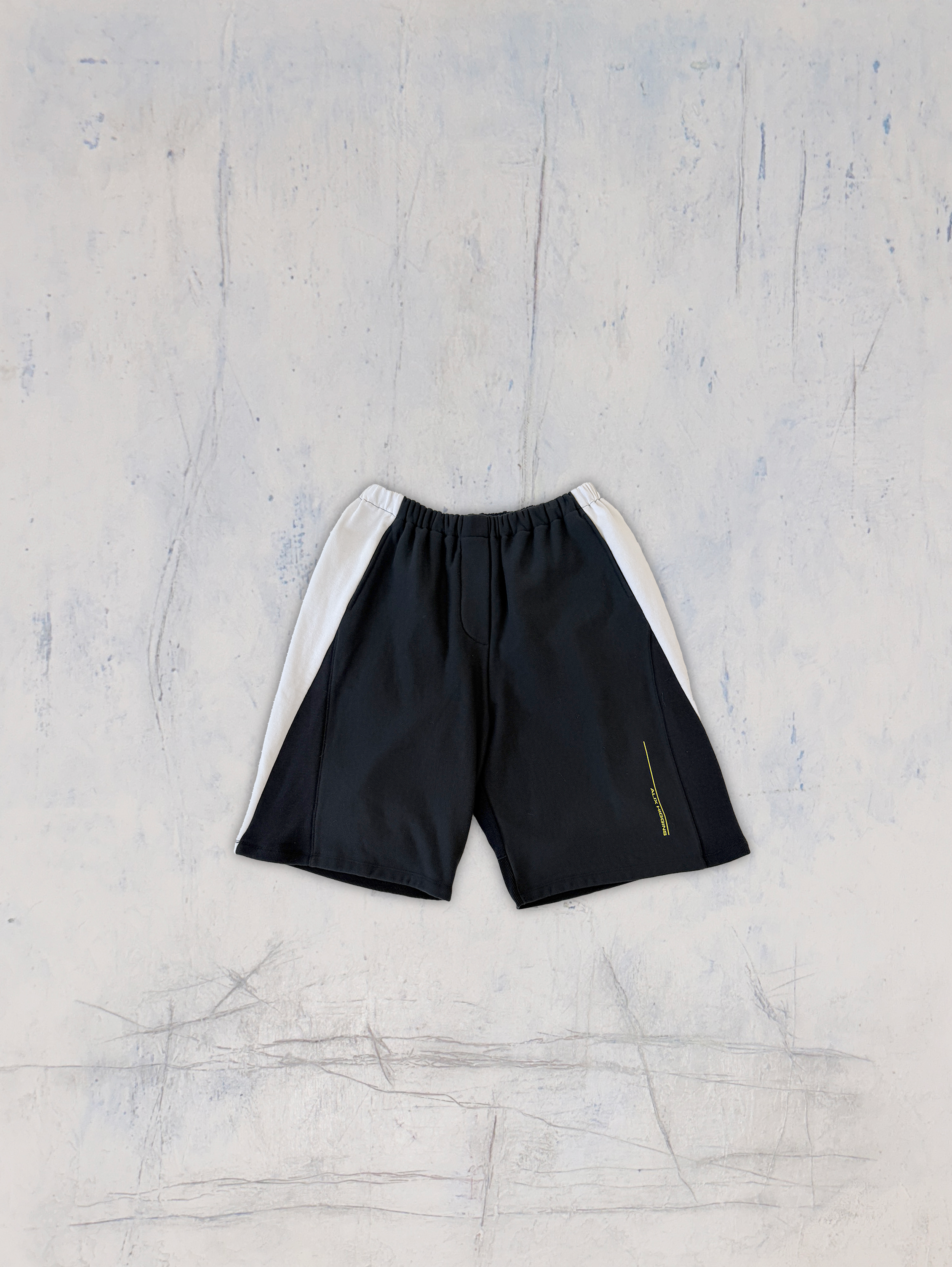 black trackshort FRONT.png