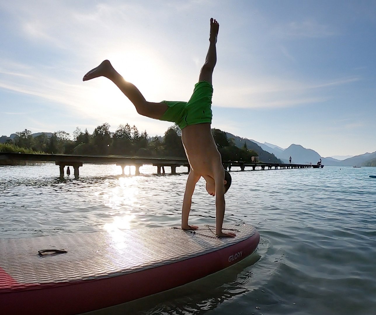 Kind-Handstand-SUP_ohne-Logo.jpg
