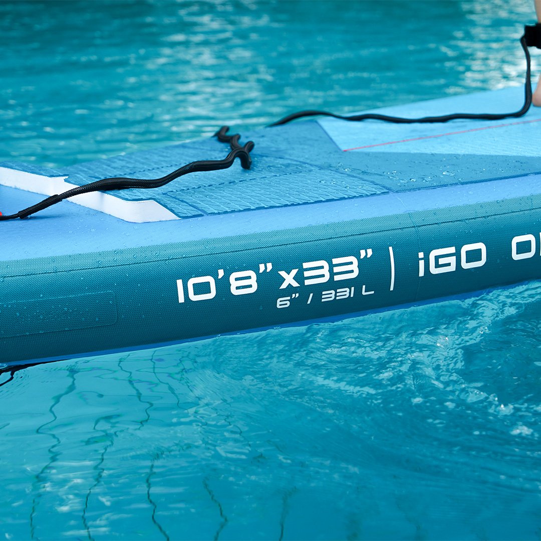 Starboard iGO One Seitenansicht Detail im Wasser Heck.jpg