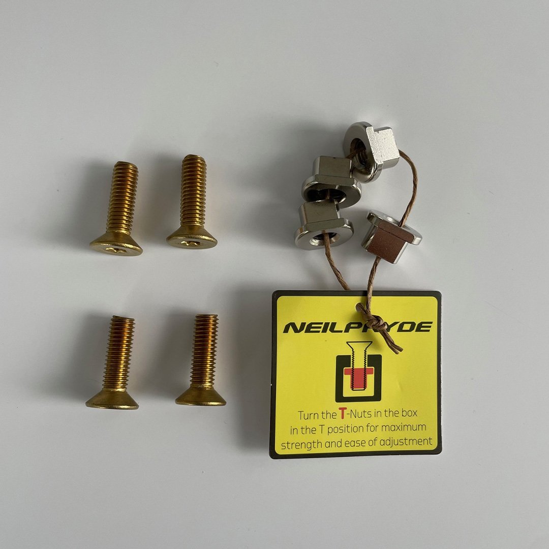 Neilpryde Foil Schraubenset und Nuss Vorderansicht Set komplett