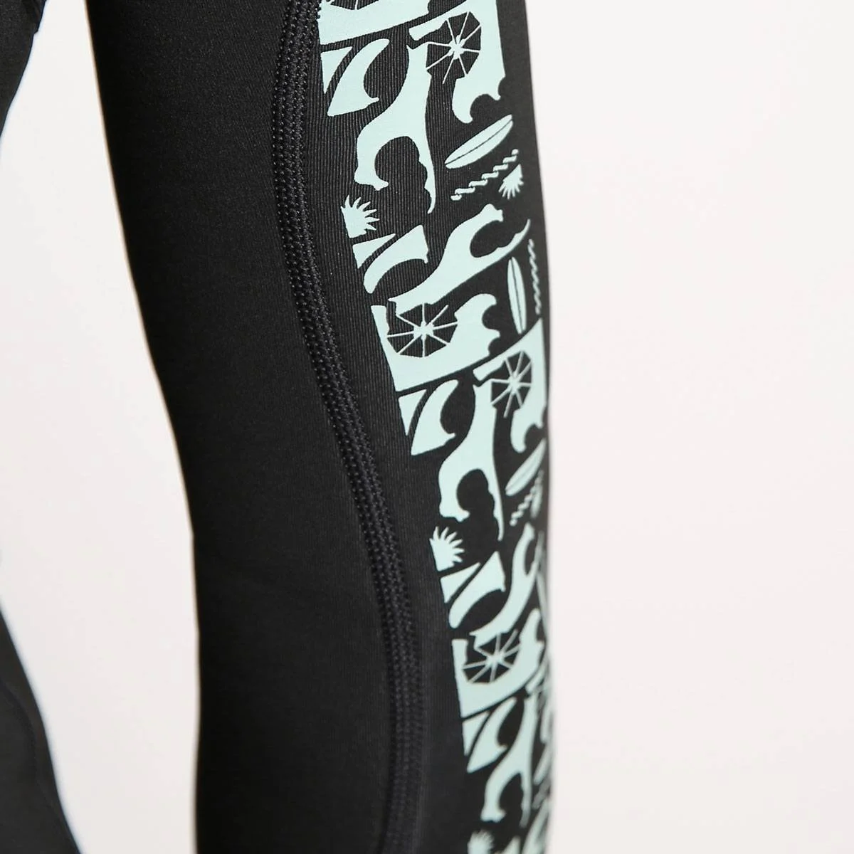 S5-W-WETSUITS-DIVINE-LS-MINI-ZIP-BLACK-ZOOM-2.jpg
