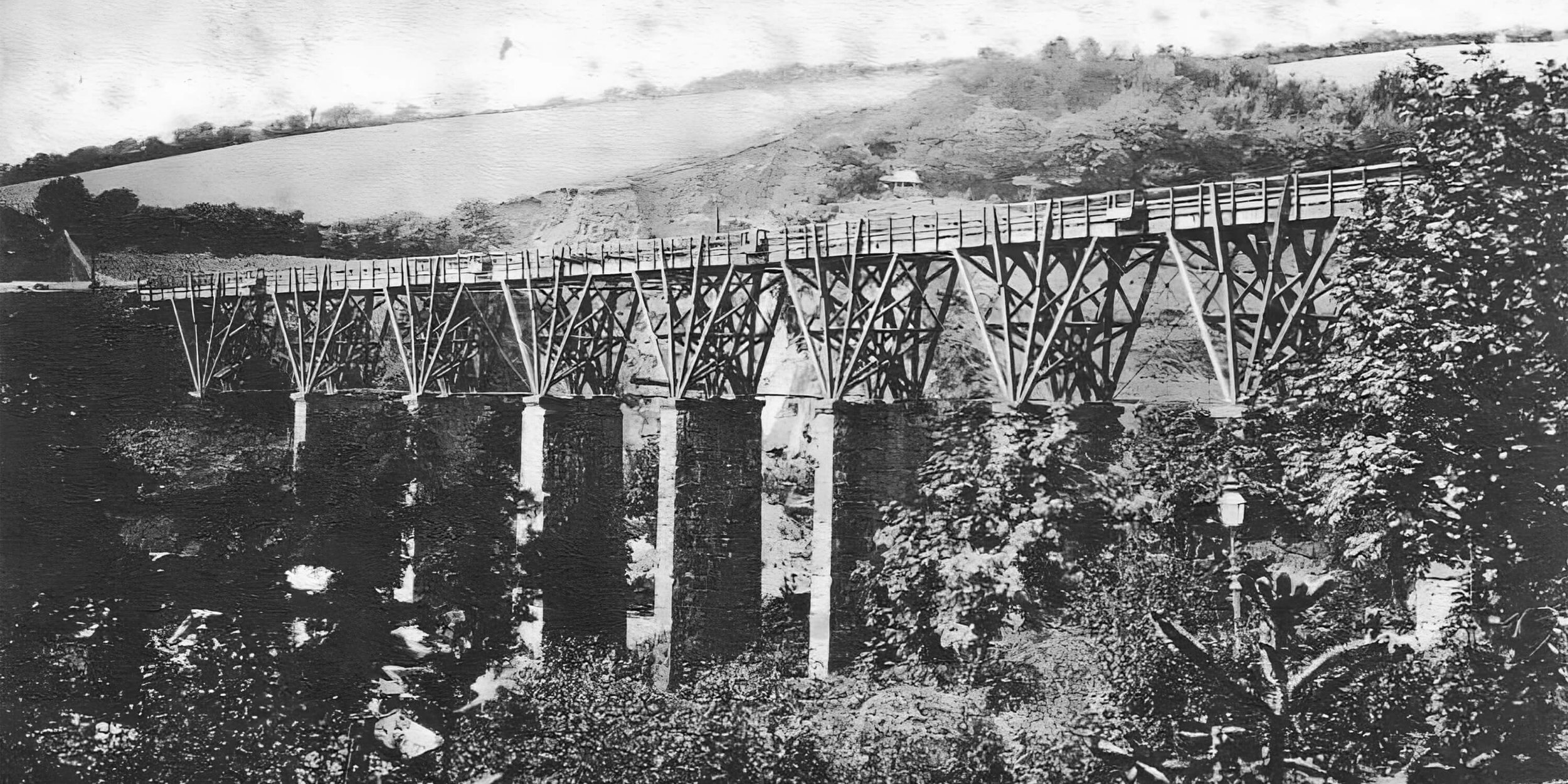The original timber St Austell viaduct, Cornwall. Built by Isambard Kingdom Brunel for the broad-gauge Cornwall Railway which opened in 1859 (Wikimedia Commons).