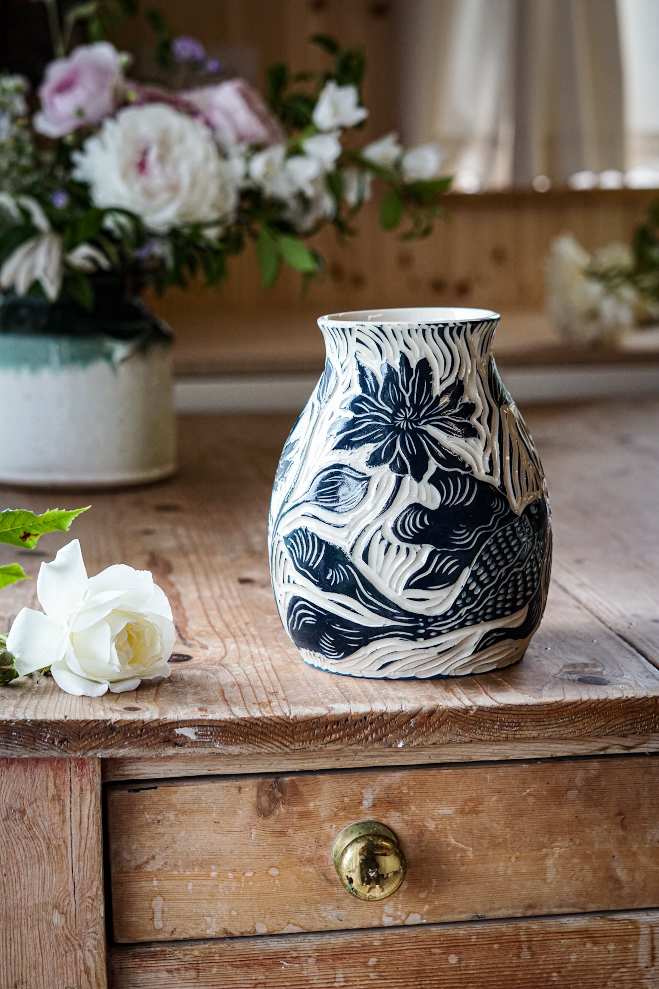 vase-blue-lotus-06.JPG