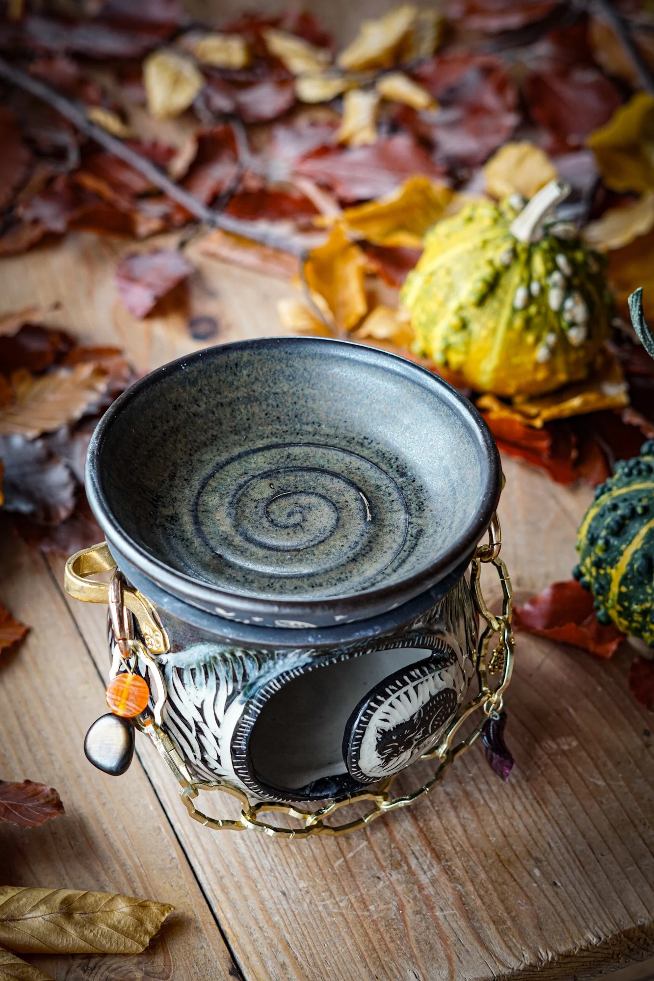 BlankEarth-cauldron-cat-03.JPG
