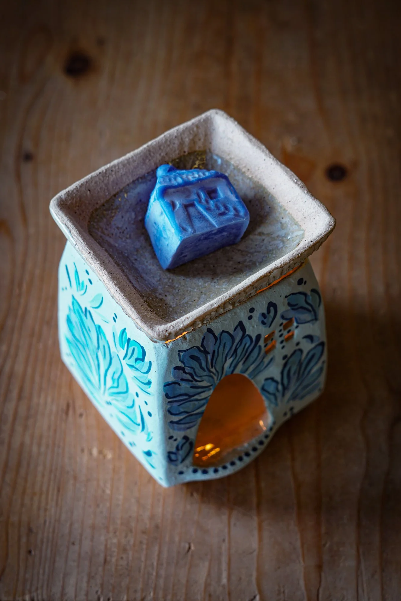 wax-cottage-blue-lotus-09.JPG