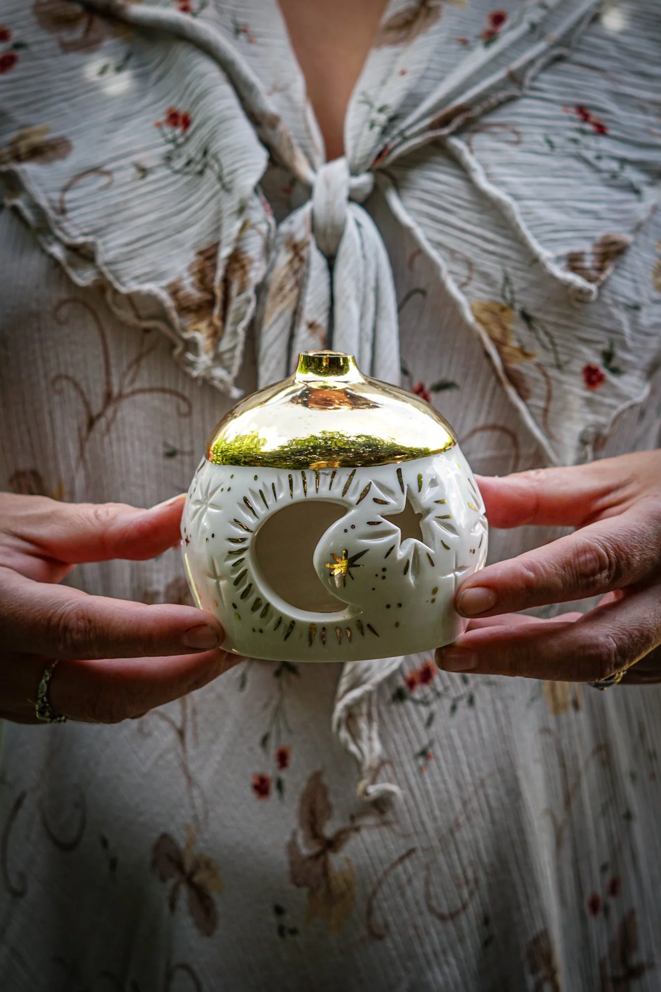 BlankEarth-moon-cottage-gold-15.JPG