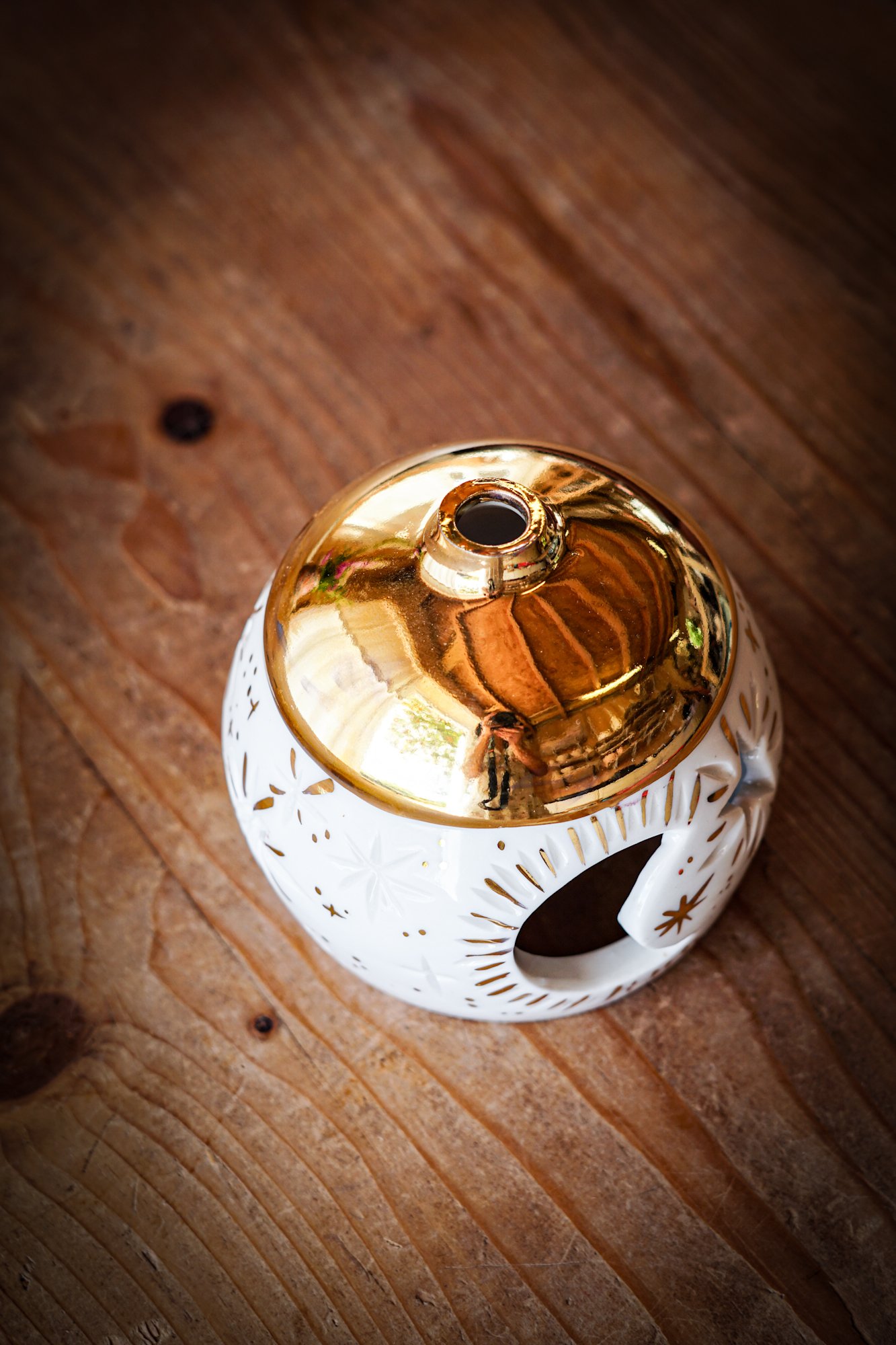 BlankEarth-moon-cottage-gold-02.JPG