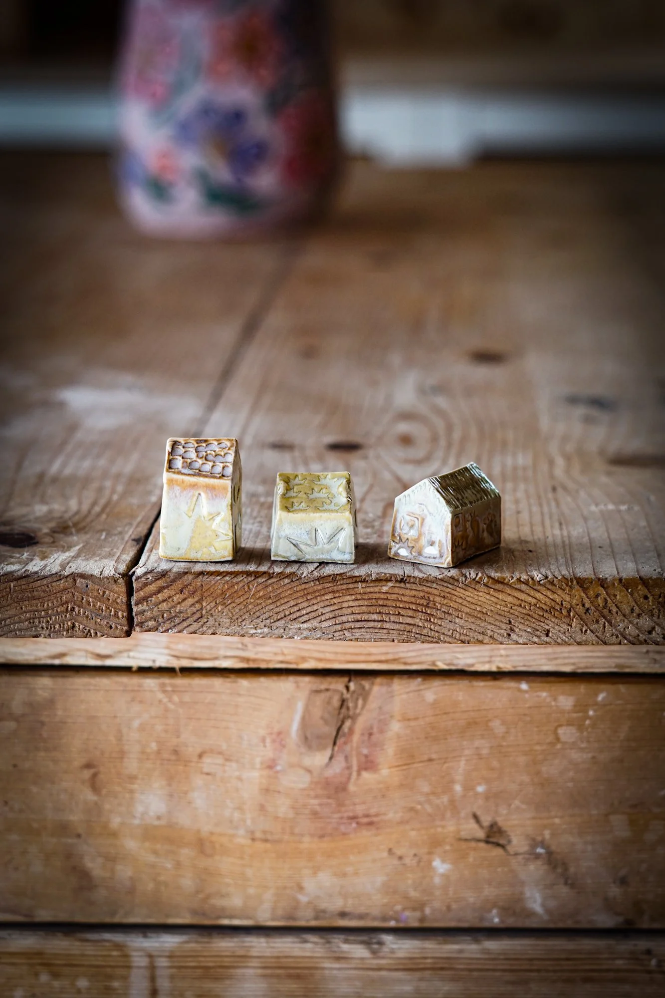 BlankEarth-mini-cottage-yellow-3.JPG