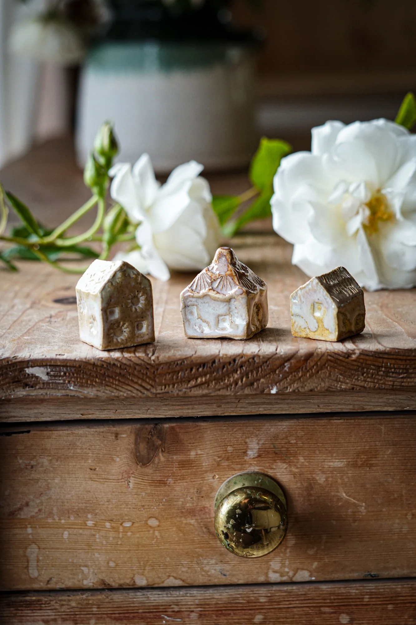 tiny-cottage-neutrals-3.JPG