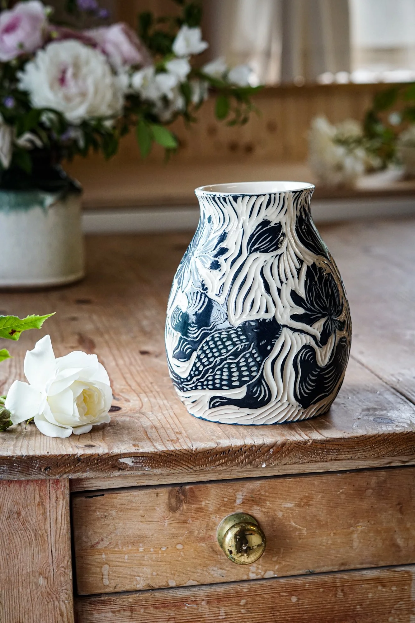 vase-blue-lotus-07.JPG
