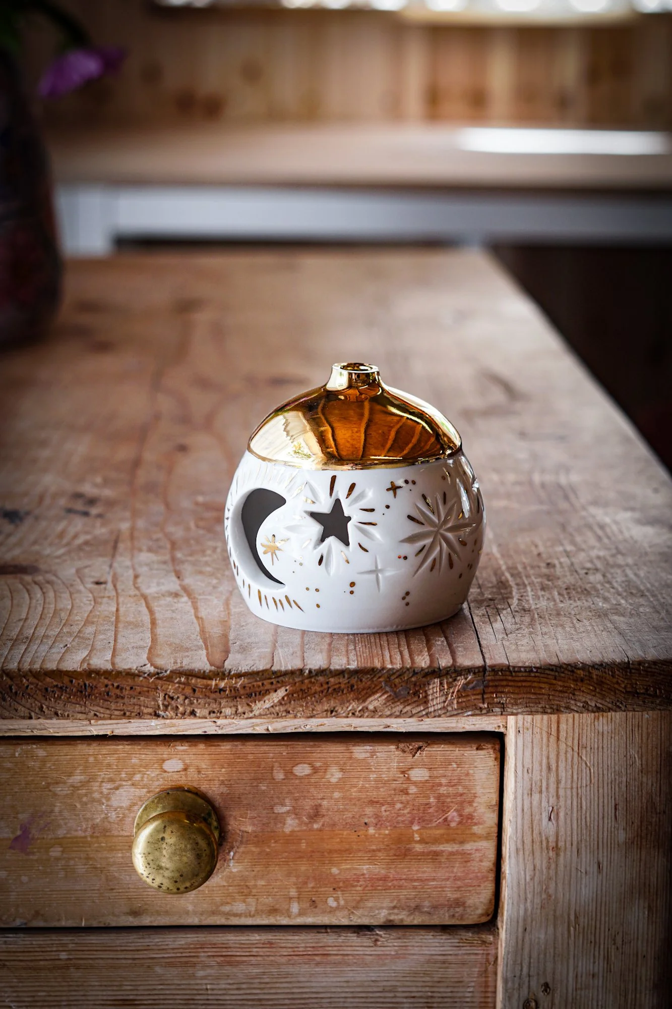 BlankEarth-moon-cottage-gold-06.JPG