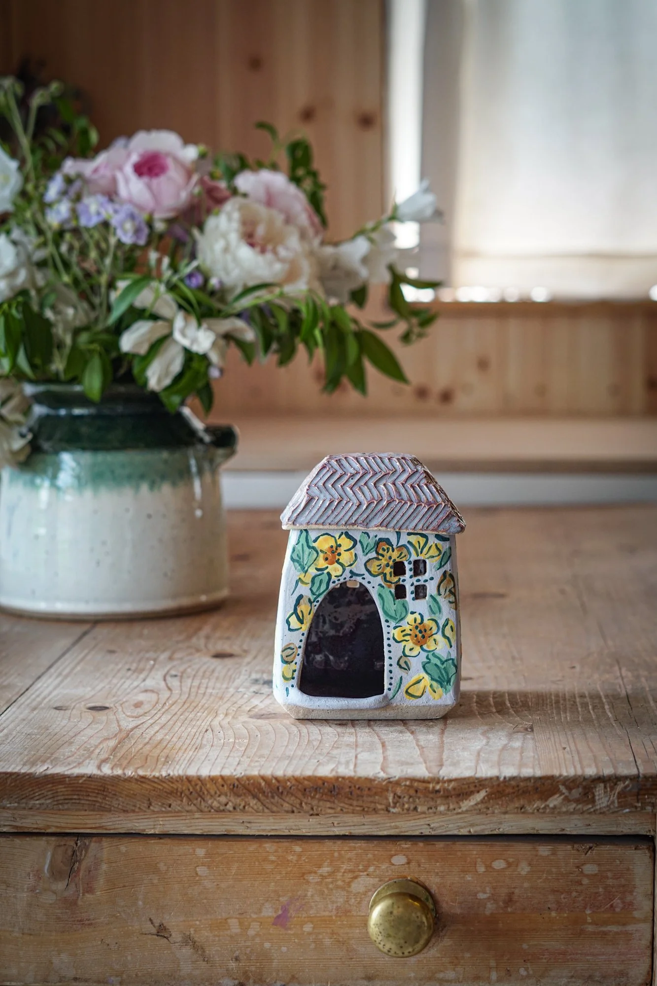 Kurinuki Wax Melter Cottage - Buttercups