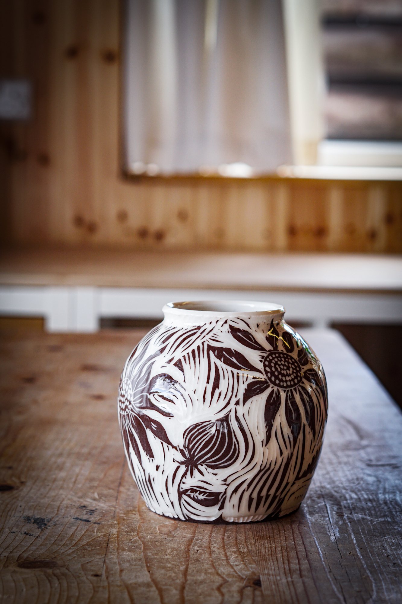 BlankEarth-vase-porcelain-02.JPG