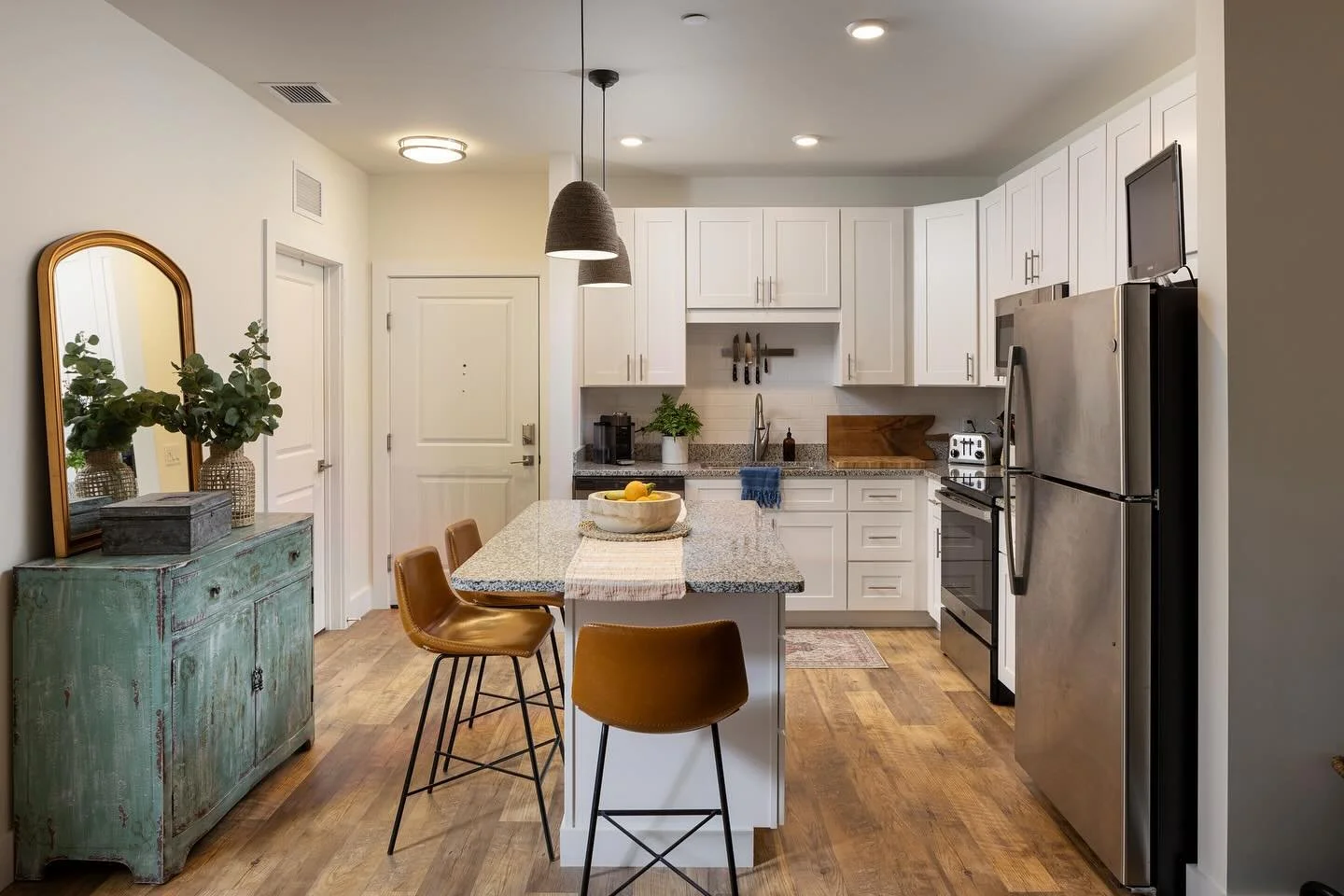 Ready when you are! ๐๏ธ Move into Eastdale Village today and experience life at the heart of it all.
Call our Leasing Team at 845-454-6500 to learn more ๐