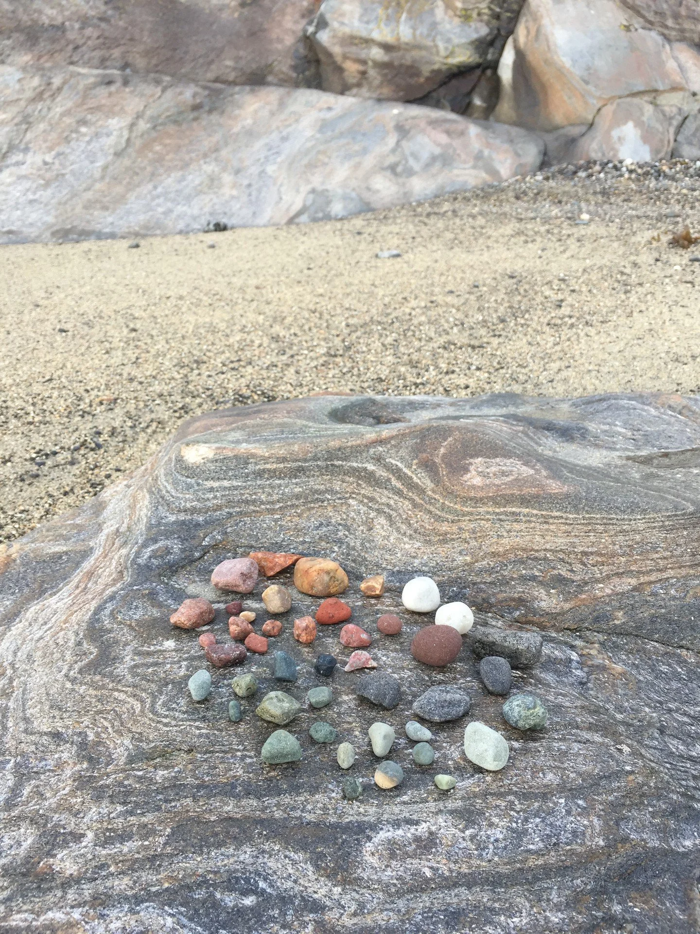 A little Christmas note from me to you... My latest and last newsletter for 2025 is out. If you'd like to read it, drop a heart in the comments or DM me, and I will send you the link ❤️