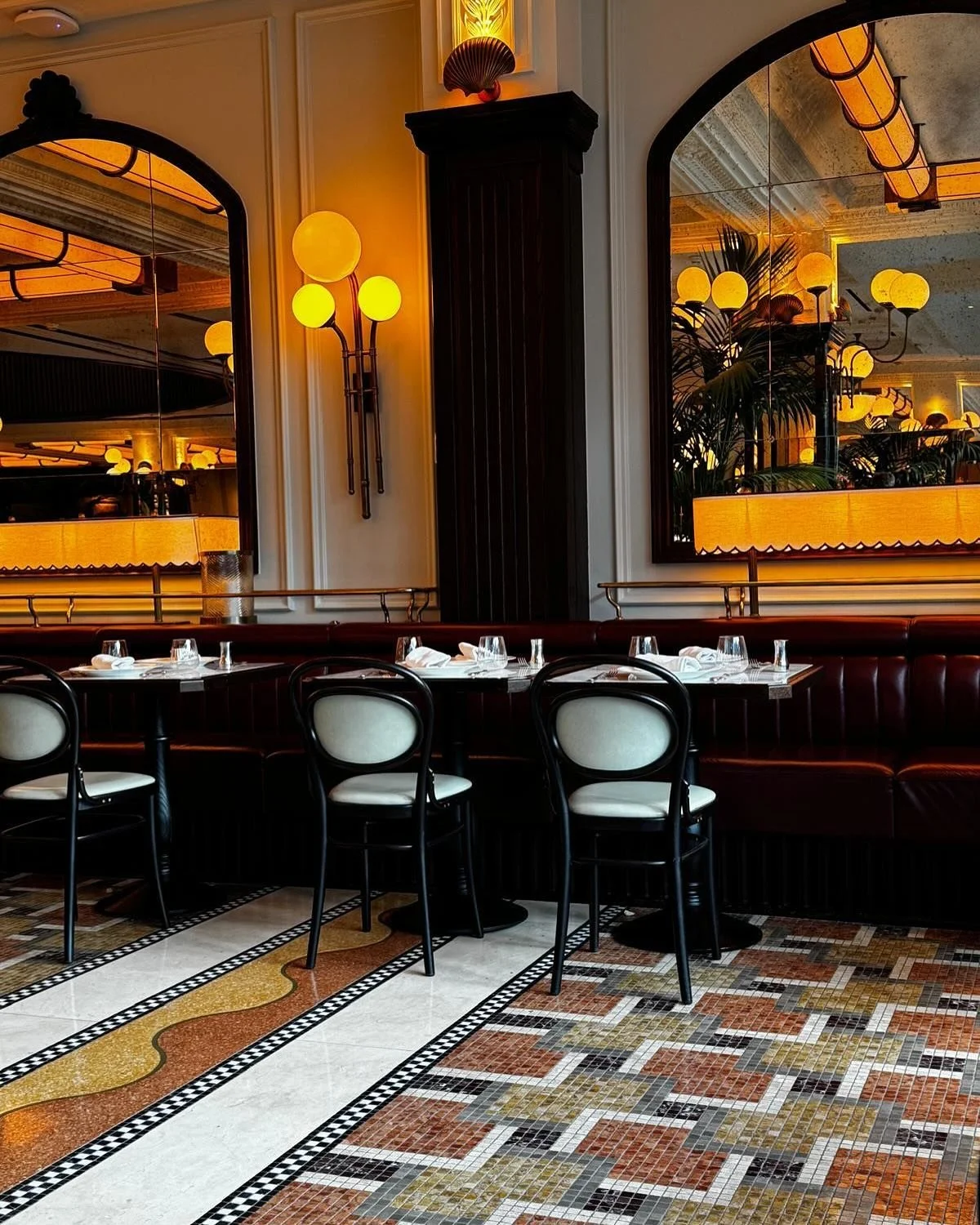 On a recent trip to Monaco we couldn&rsquo;t resist a visit to the recently renovated Cafe de Paris brasserie. The interior is beautifully dramatic yet feels warm and nostalgic all at the same time. Stunning design by @davidcollinsstudio