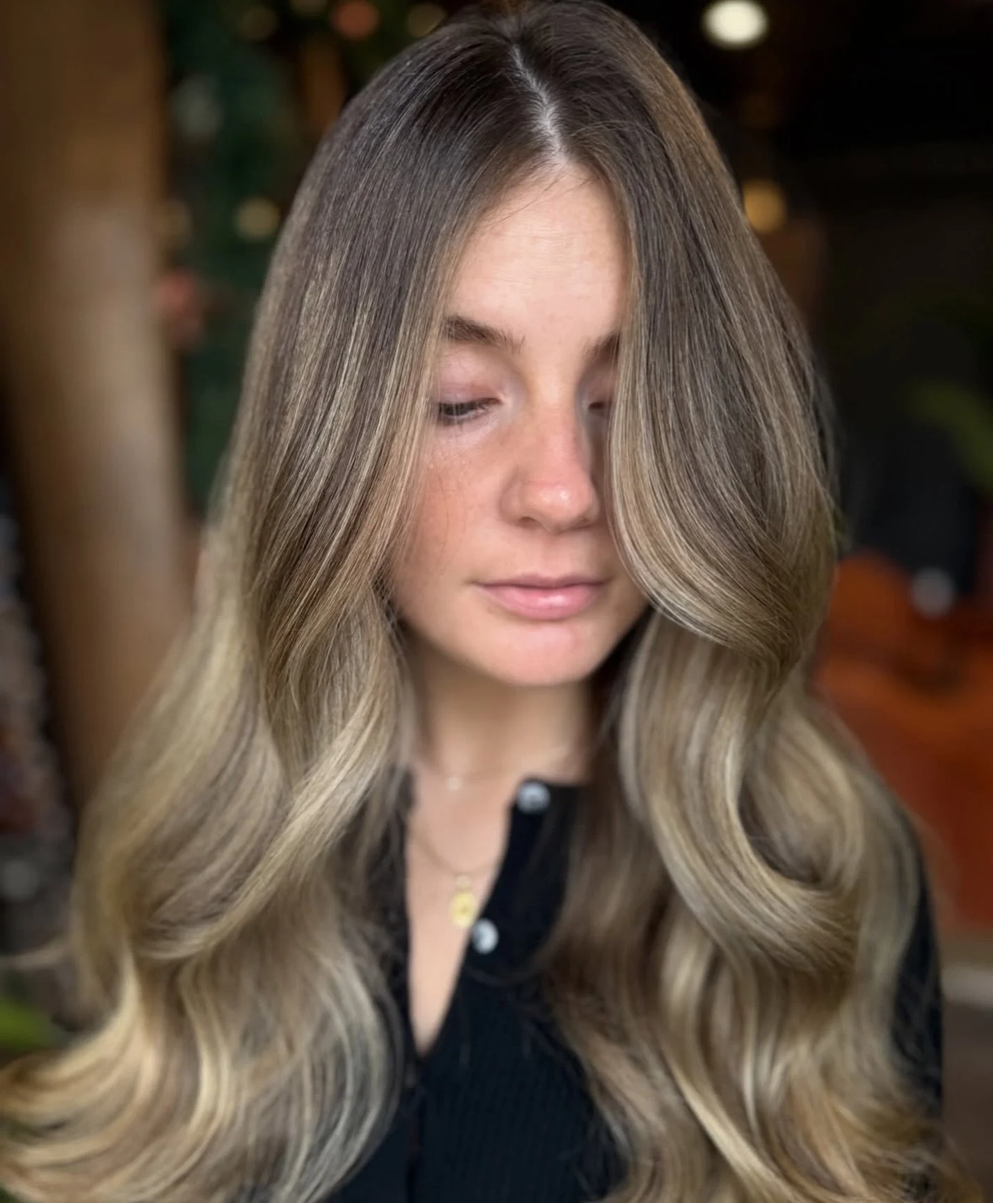 Subtle blonde balayage for that &ldquo;did something... but not too much&rdquo; glow ✨

Artist: @jrobleshair