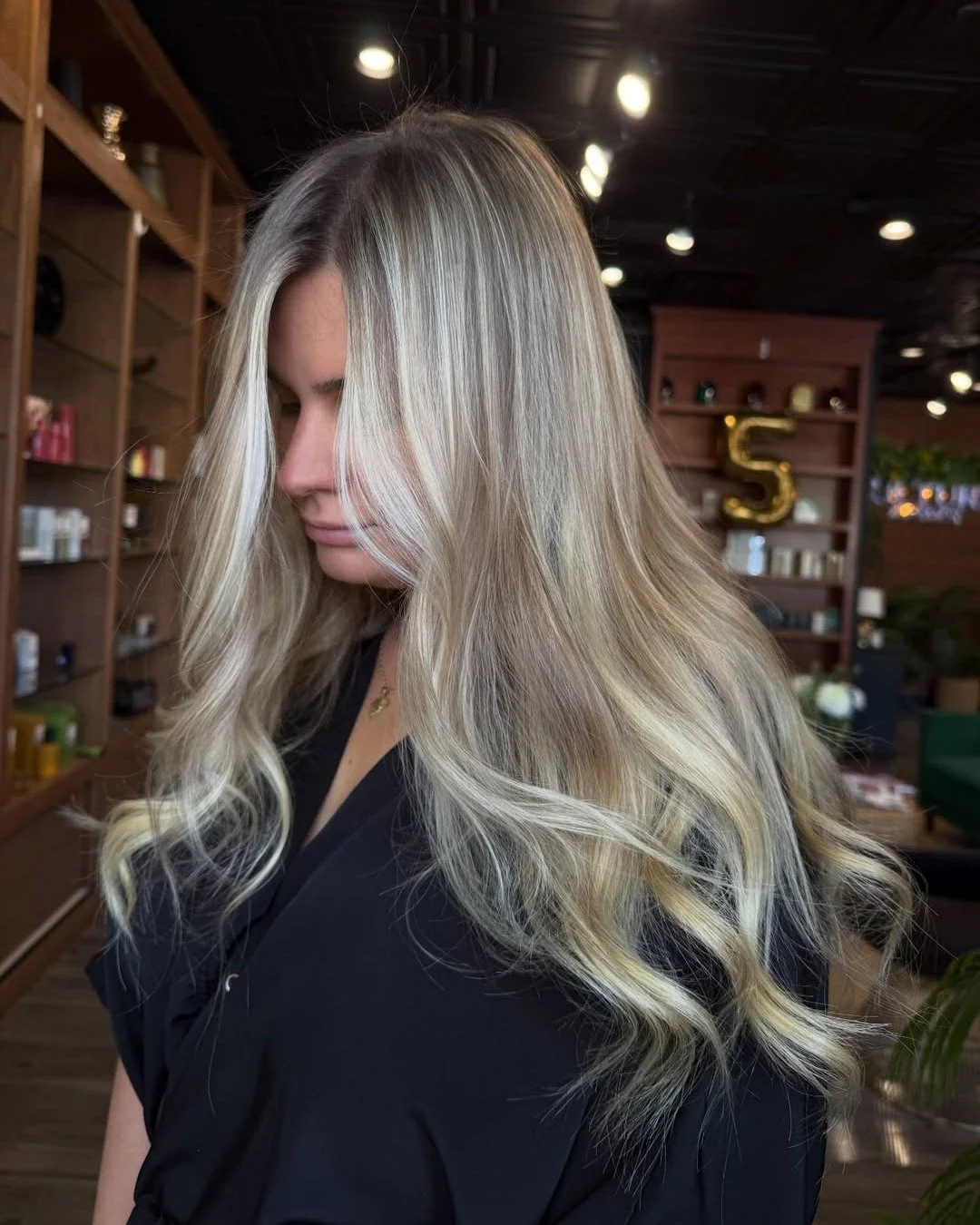The goal? Low maintenance, high impact 🤍 hand-tied extensions + a soft blend. Artist: @jcolorstudio_atx
