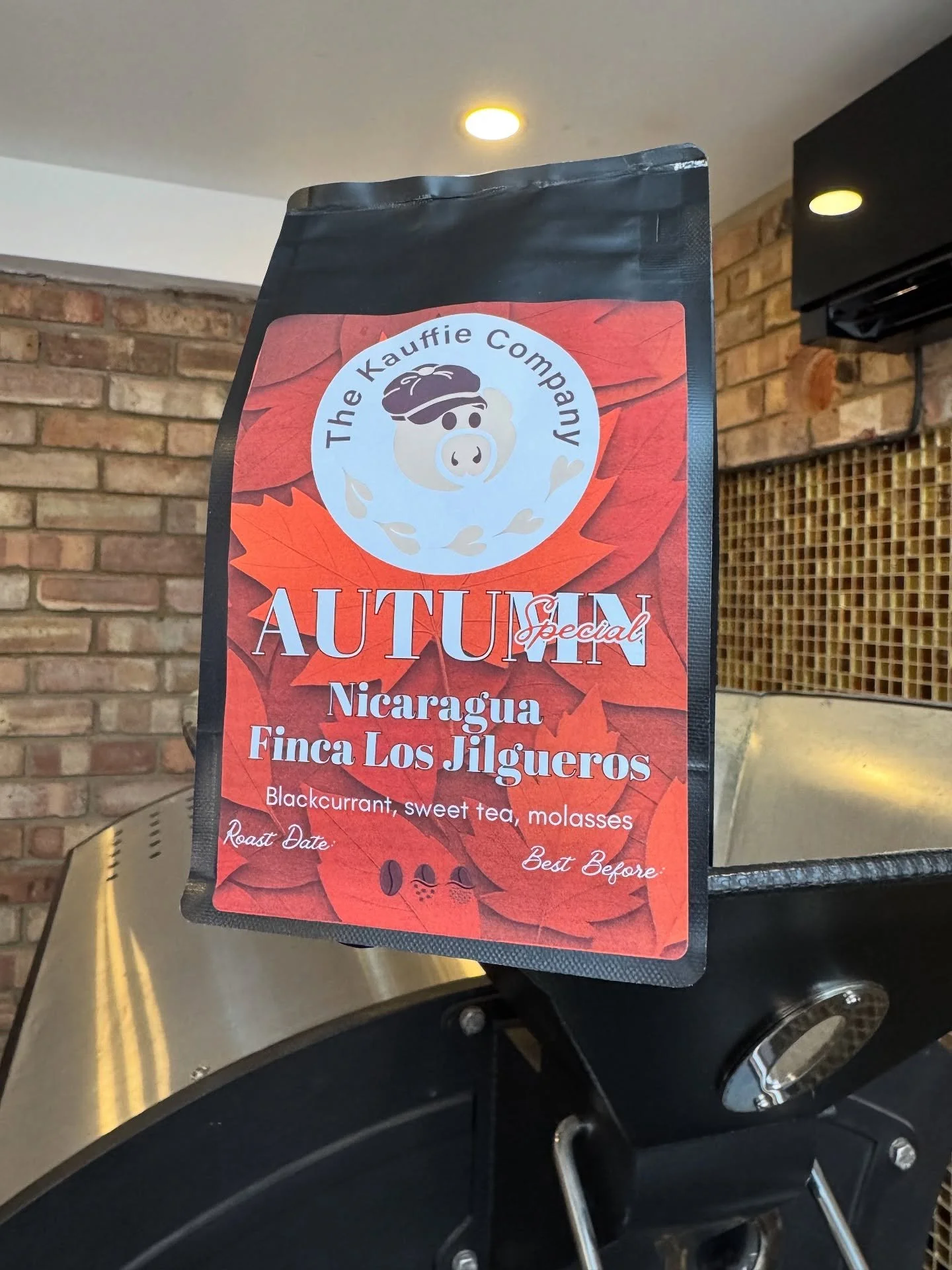 🍂✨ Wrap Yourself in Autumn ✨🍂

Our Autumn Special has arrived, crafted to bring warmth and comfort to these cool, damp days. Think of it as your favourite jumper&hellip; but in a mug. ☕🧣

With notes of blackcurrant, sweet tea, molasses &amp; rich 