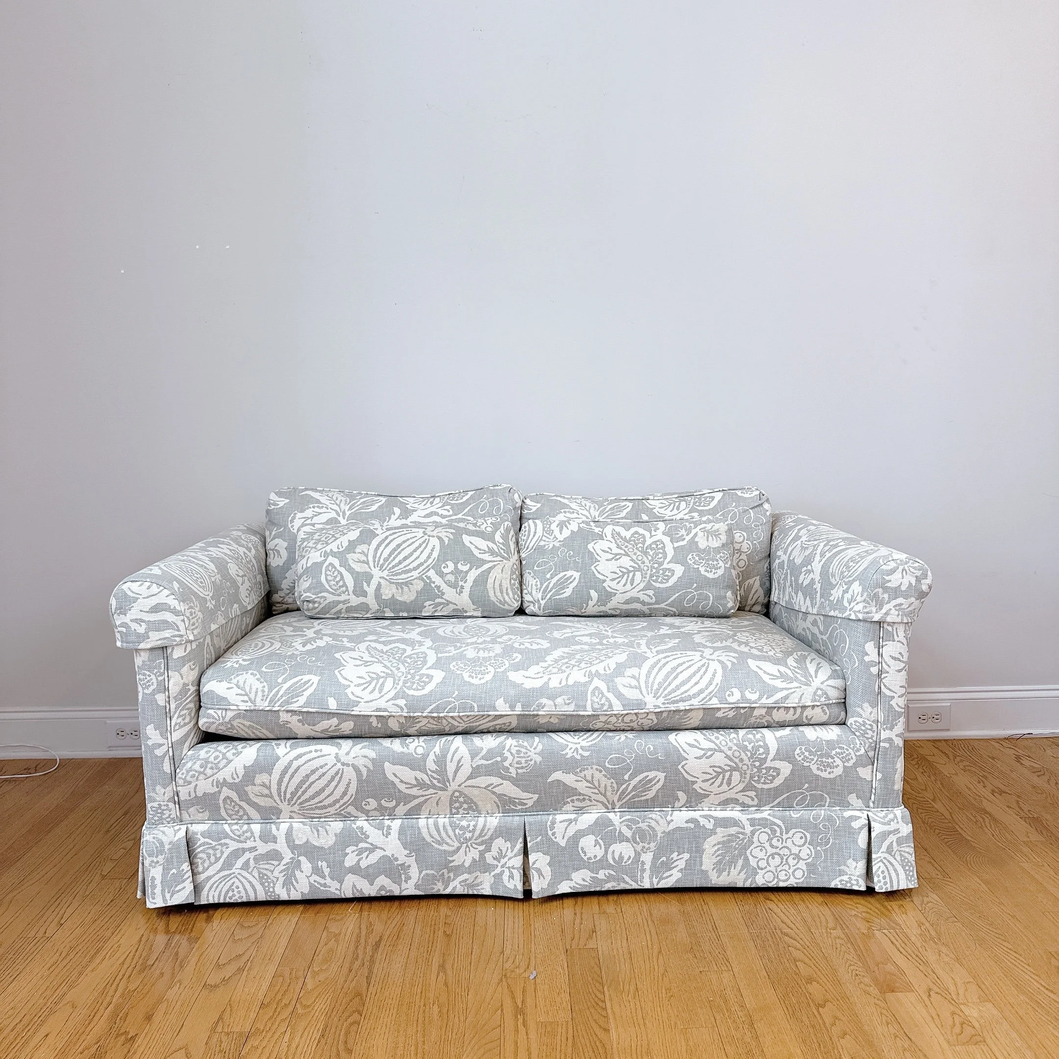 Traditional Botanical Fruit Upholstered Loveseat