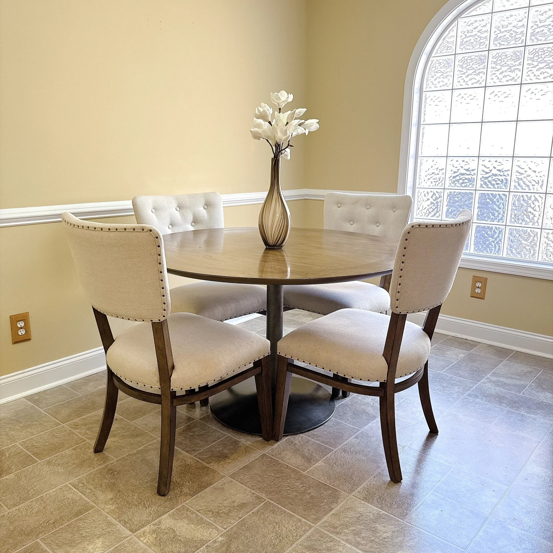 Modern Dining Table Set with 4 Upholstered Chairs