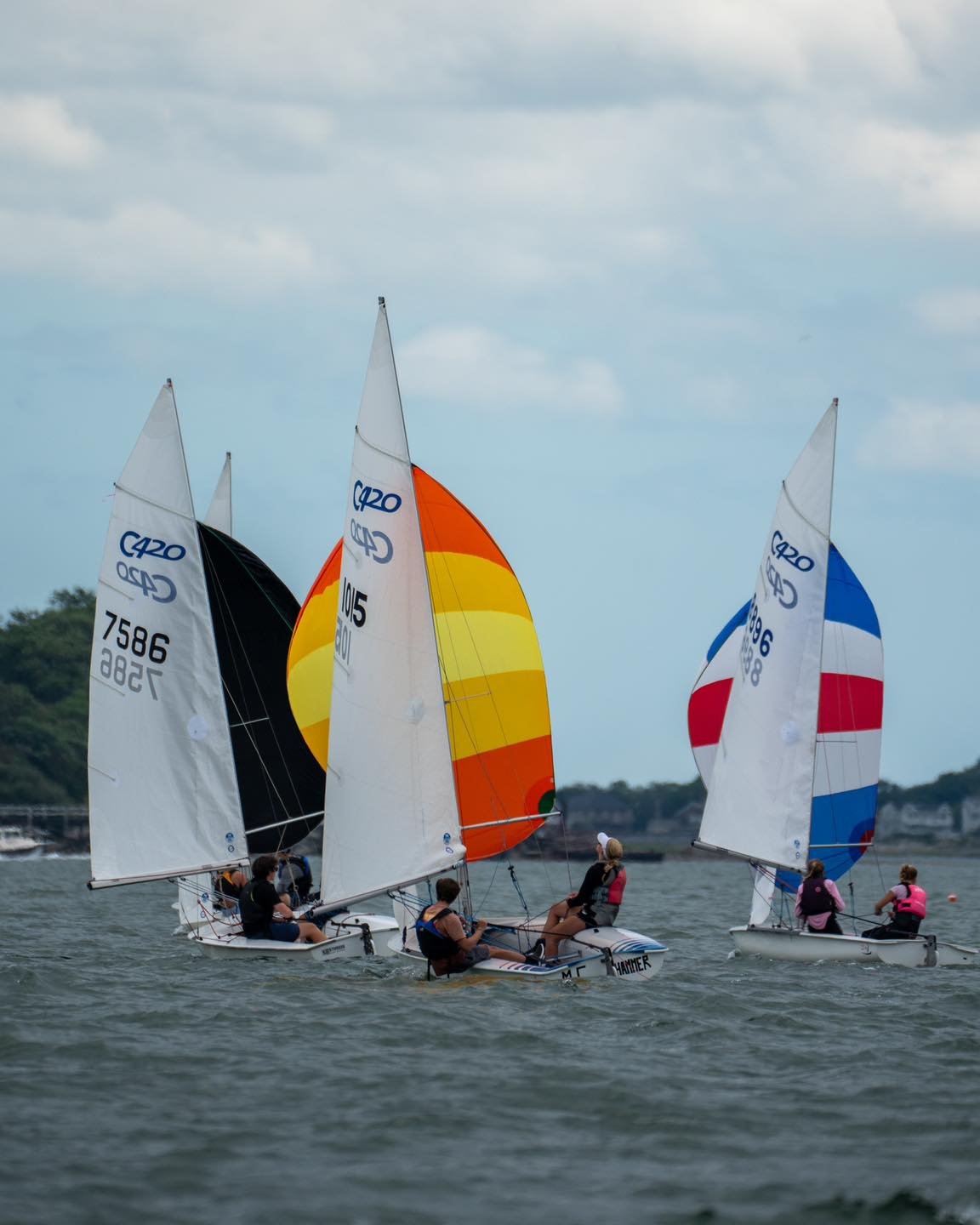 The end of summer doesn&rsquo;t mean the end of sailing!! High School 420 sailors looking to extend their season can join us this fall to hone their racing techniques with Coach Joe Griffin. Check out the link in our bio for info!

#norwellma #weymou
