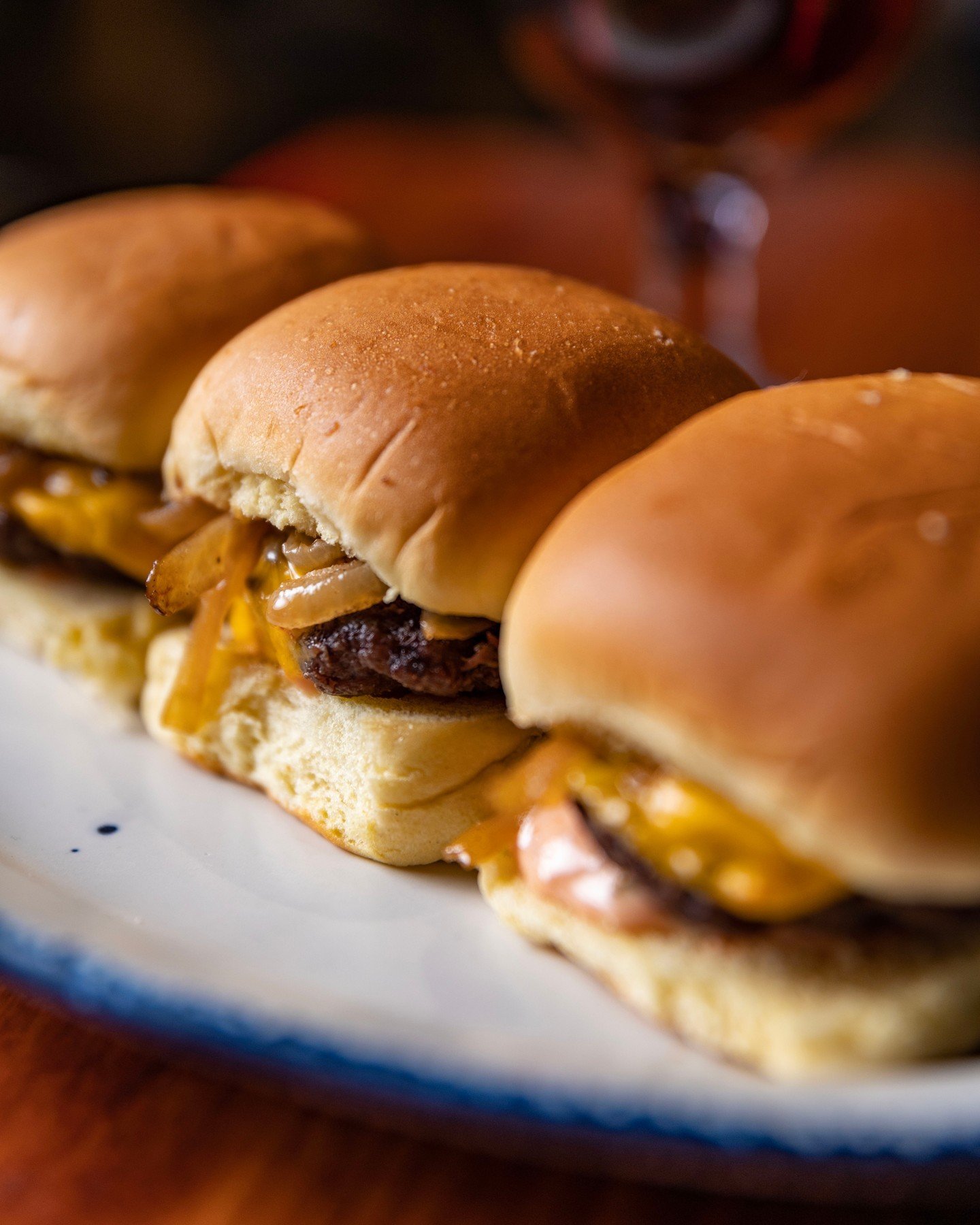 Slidin' into the week with our mini Smashburgers! 

🍔 - Cheese, caramelized onions, Gus' Sauce.
.
.
.
#guslastword #woodridgenj #eatlocal #drinklocal #supportlocal #northjersey #njrestaurants #njeats #cocktails #cocktailbars #craftcocktails #special