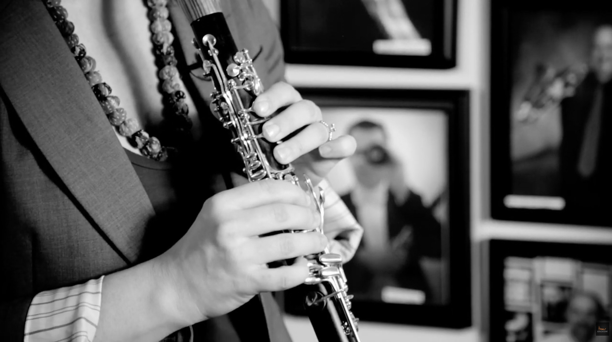 Jessica breaks down the Eb Clarinet with her down-to-earth teaching style. In this video, Jessica is playing a tulipwood Backun Eb Cutback Barrel (allowing you to use a Bb reed on an Eb mouthpiece) along with a Backun Grenadilla Eb Bell, both of whic
