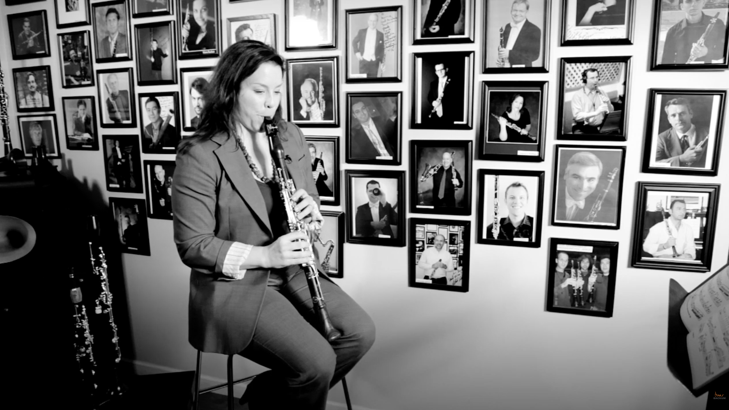 Jessica discusses the foundation of great legato playing using examples from her teachers David Weber and Ricardo Morales. 

Wonder about that buzzing and crackling sound in the middle of the video? A minor technical glitch as one of our lights burne