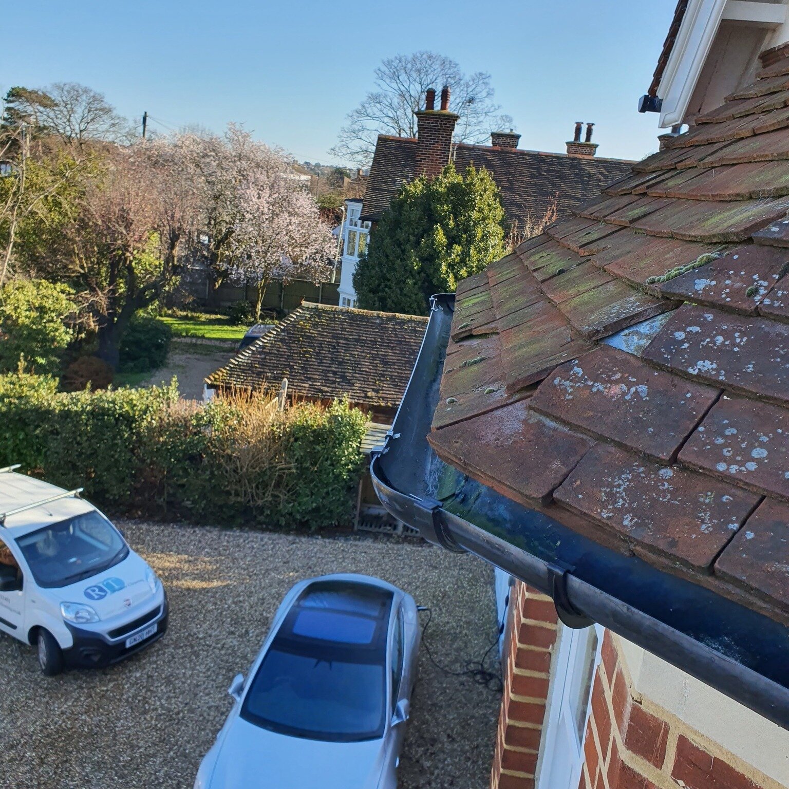 Nice clear gutters anyone?

🌧It's a good idea to get gutters cleared ahead of winter and the colder, wetter weather. That way gutters will empty properly avoiding overflow and damage to your property.

Visit our website to get a quote (link in Bio)
