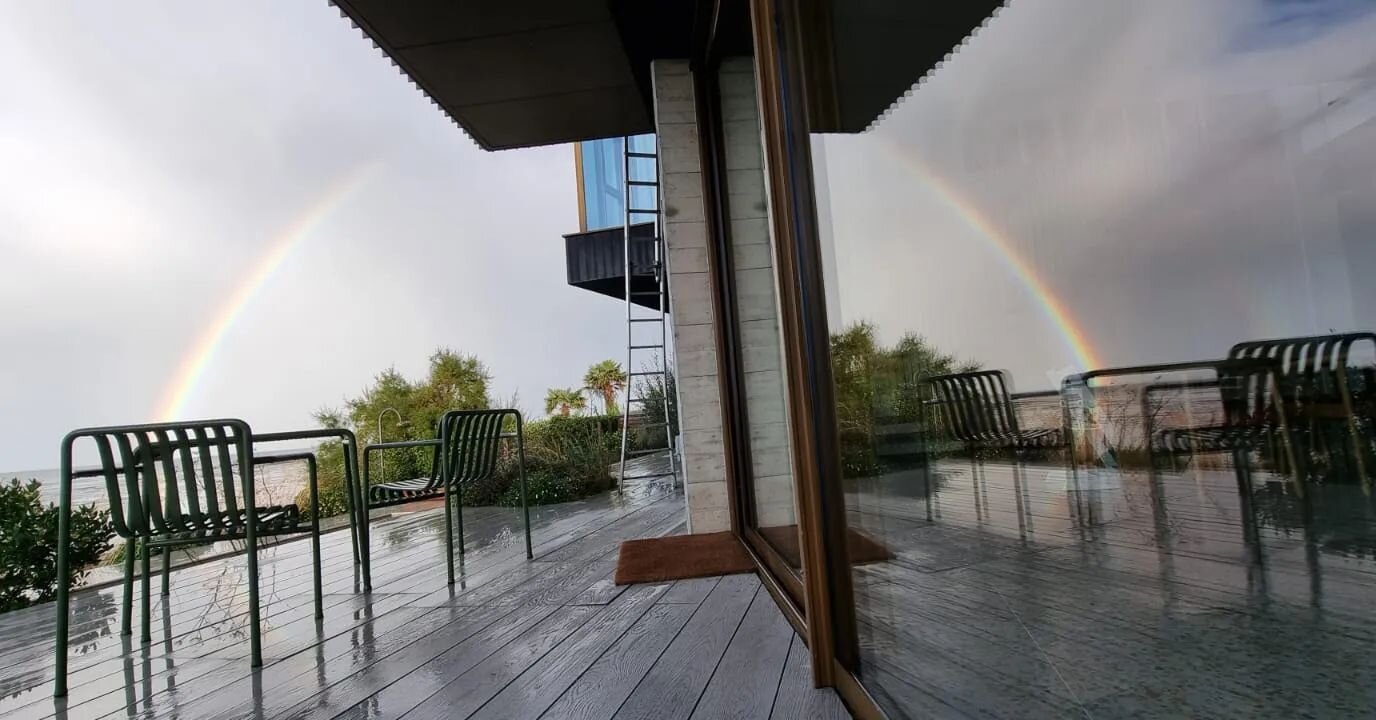 Somewhere, over the rainbow 🌈 ...

...there's a very clean window capturing it's beauty and reflecting it back 🌈 😍

#rjtwindowcleaning #windowcleaning #exteriorcleaning #whitstable #hernebay #canterbury
#boughtonunderblean #faversham #chartham #s