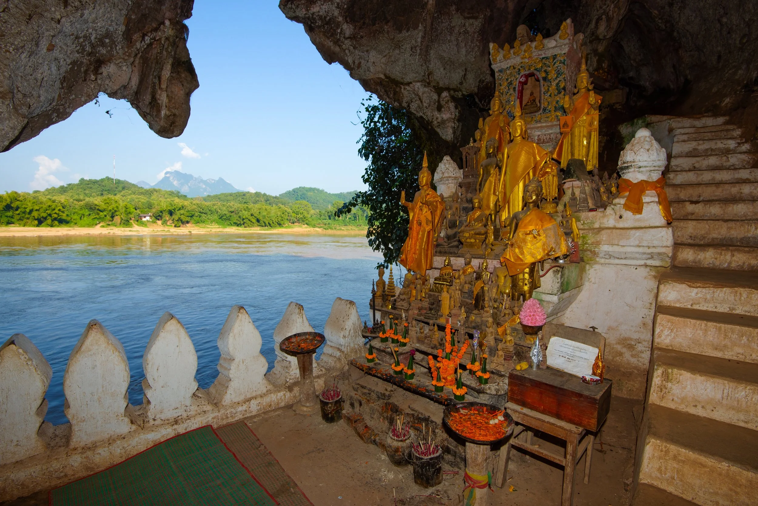Pak Ou cave and the Mekong