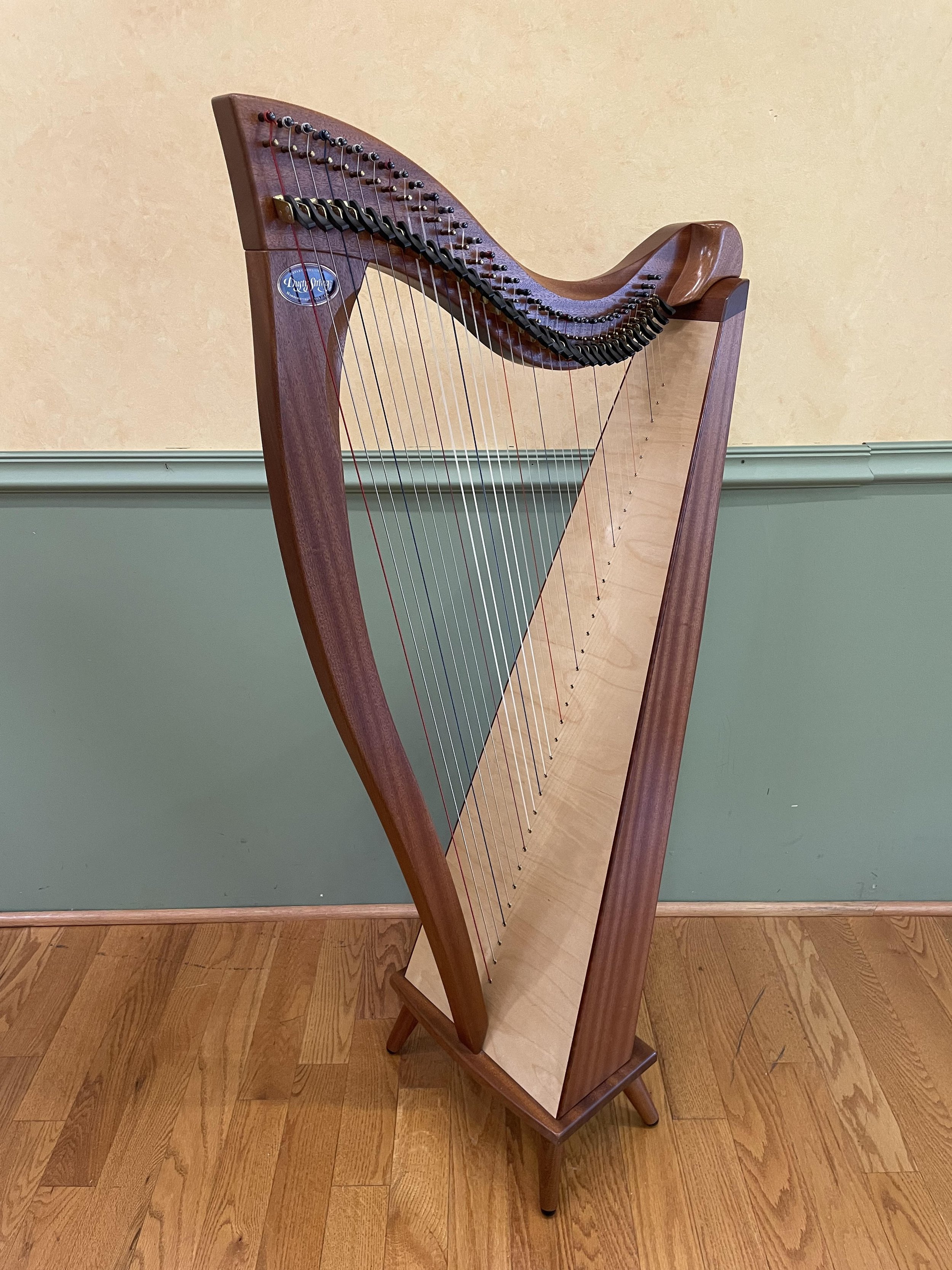 Dusty Strings Crescendo #19833