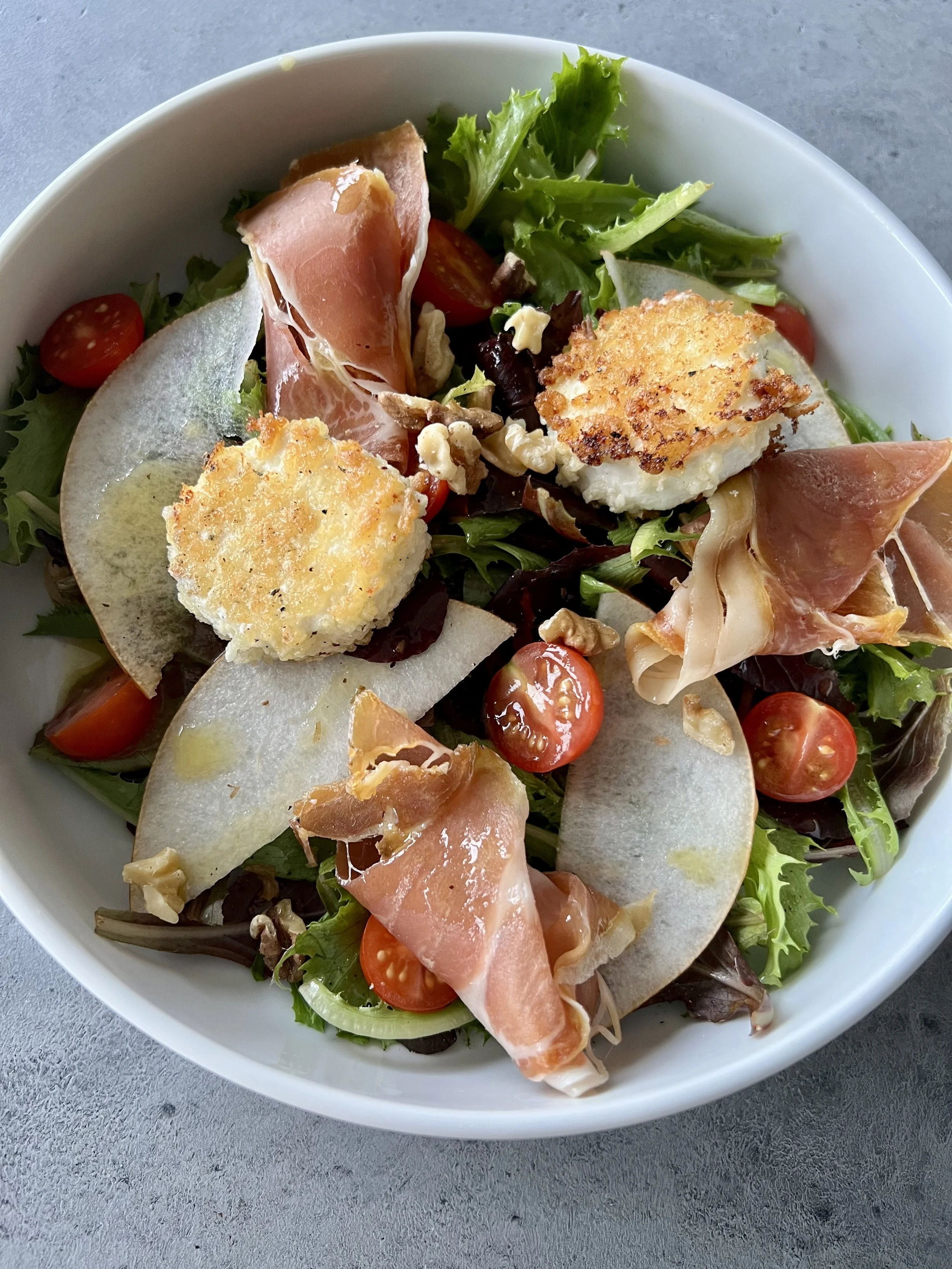 Baked Goat Cheese Salad with Pears and Walnuts