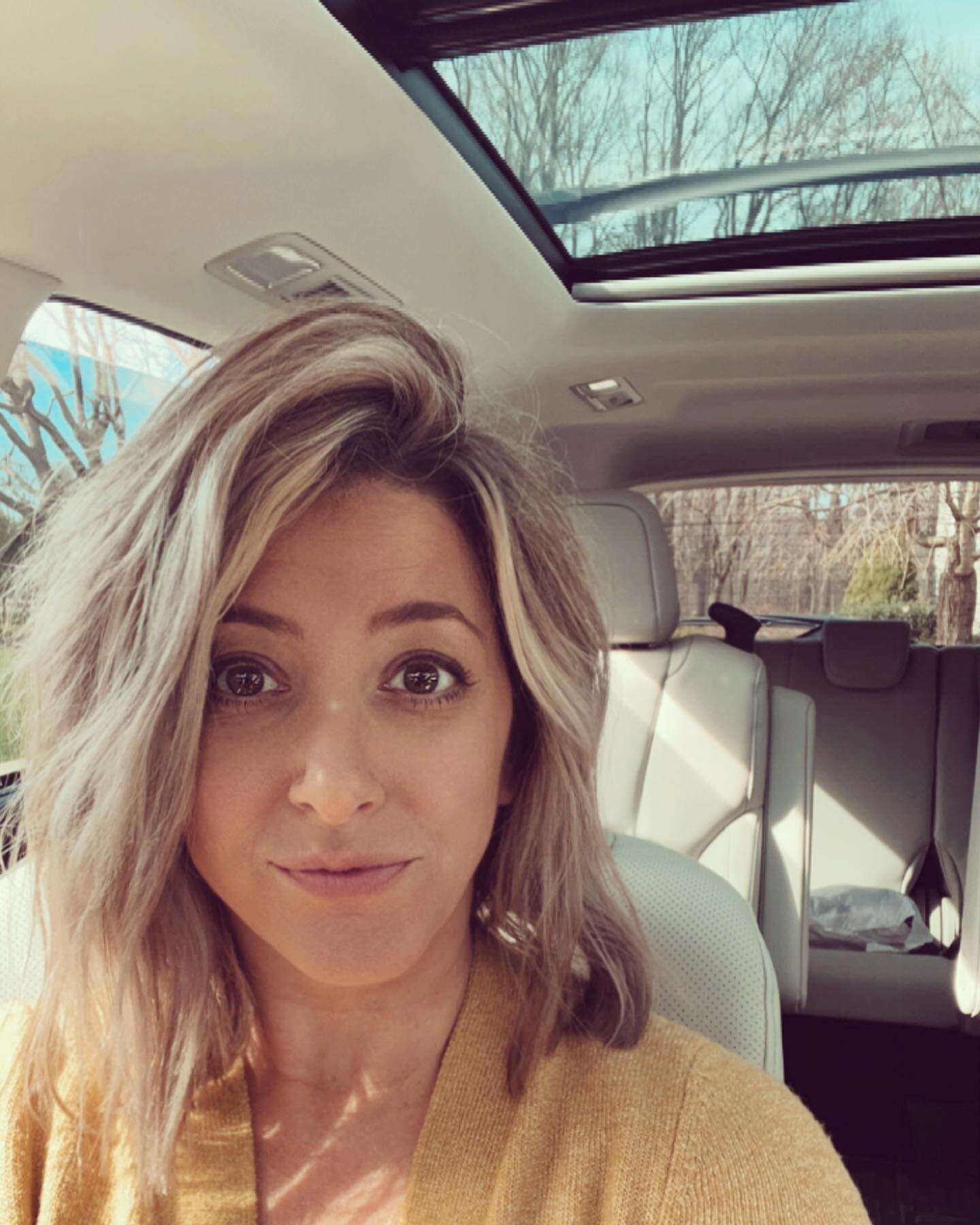 New hair, new car, the sun shining (err, sorta), it&rsquo;s Friday and this weekend is supposed to be beautiful. Smile loves! And find the beauty in the small things ❤️
.
.
.
#happy #subaru #subaruascent #sunshine #weekend #weekendvibes #positivevibe