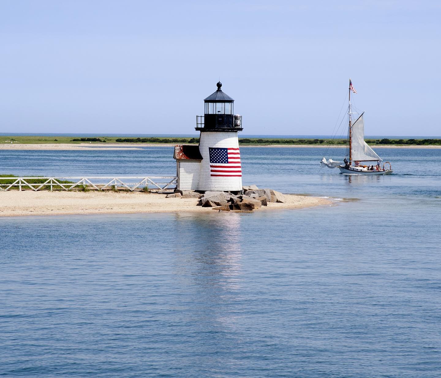 Who is ready for a beautiful sunny weekend?
We are!🙋🏻&zwj;♀️🙋🏻&zwj;♀️
Have a great weekend everyone 🌞
#ack #nantucket #thegraylady #brantpointlighthouse