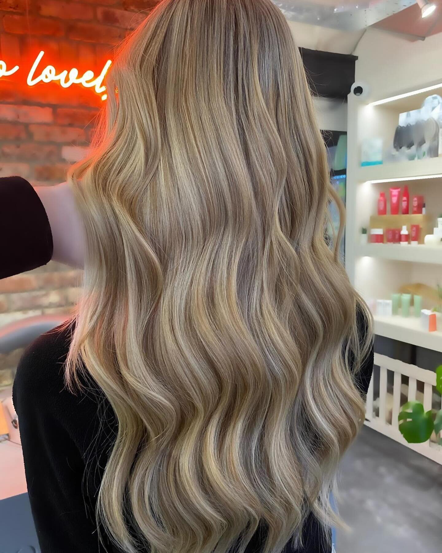 Spring bombshell 🌼☀️🔥

Gorgeous full head highlights, toner, cut and blowdry 😍 @hairbymadisonmear_ also used k18 to protect the hair during the process ✨

Light, bright and bludy beautiful 🫶

.
.
.

#worthing #westsussex #sussex #brighton #bright