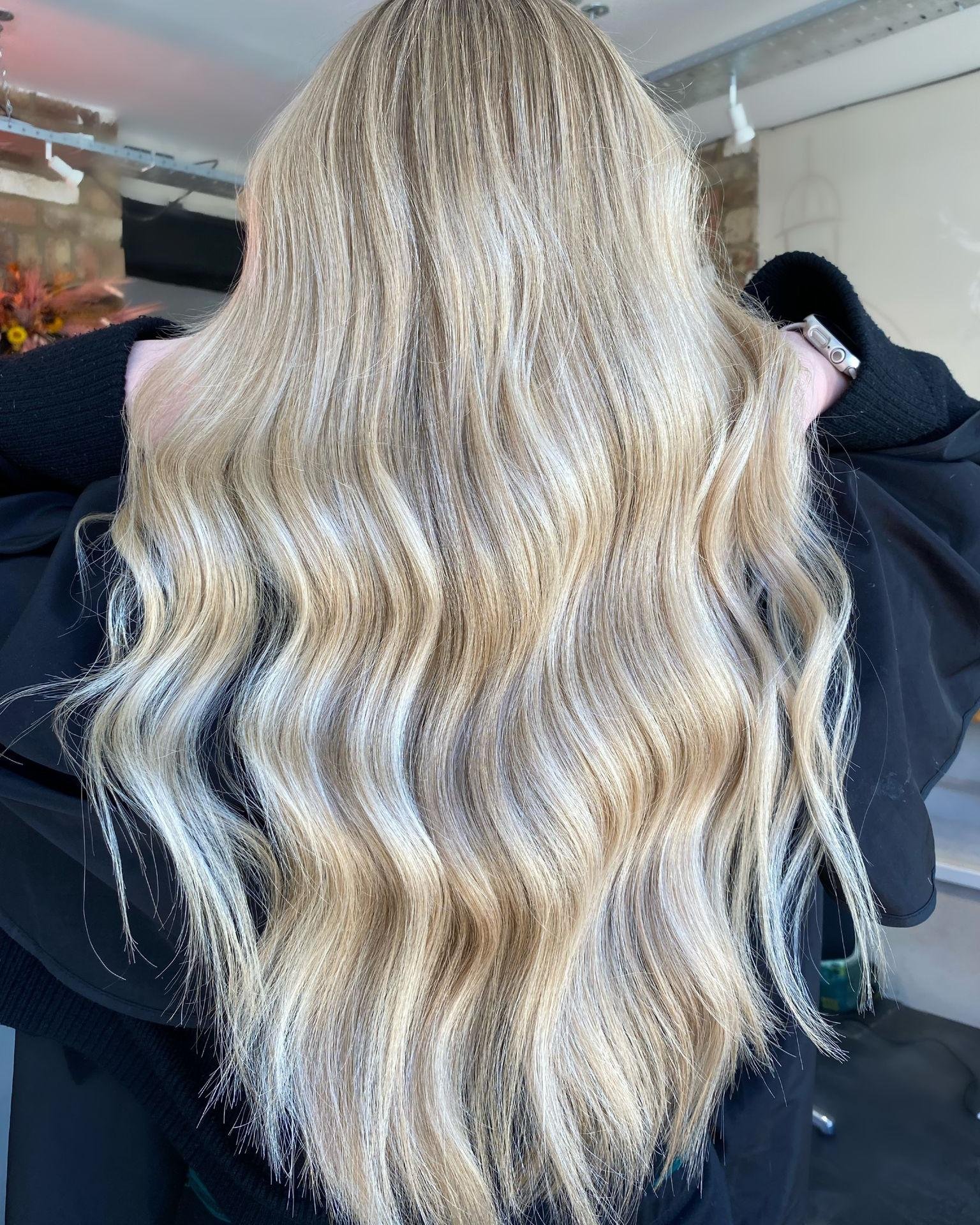 🤍 If you're going to be a blonde, be a good one 🤍

Gorgeous full head teasylights, toner, cut and blowdry by @hairbymadisonmear_ using @wella 🥰

Change your look and book your appointment with Joshua Luke's colour experts:
📞 01903 205721

.
.
.

