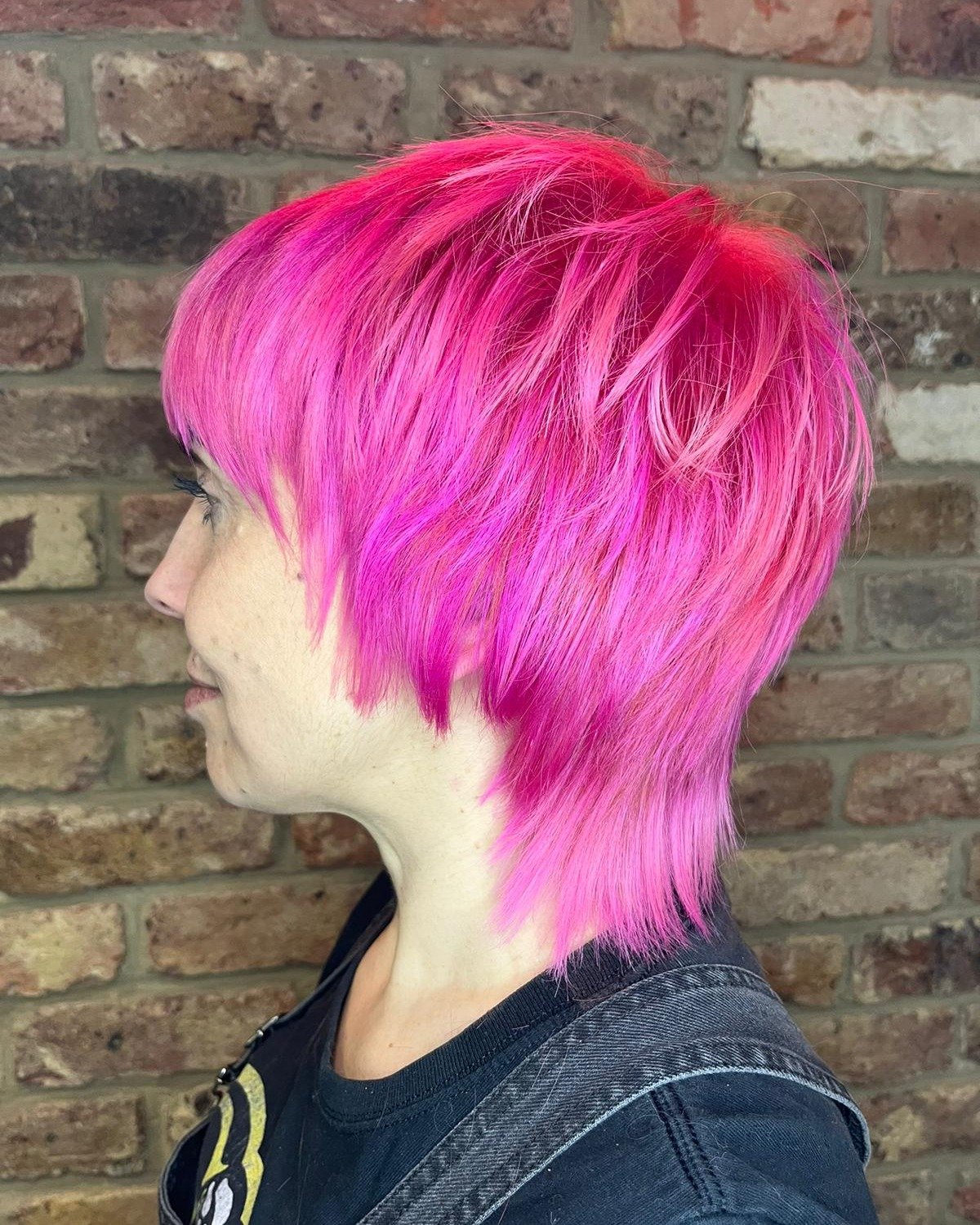 May your day be as bright as your hair 💖🌸🎀💘🍬

📸 by @hairbyleahoxo

.
.
.

#worthing #westsussex #sussex #worthingsalon #love #hair #hairinspo #pink #pinkhair #pinkhairdontcare #shorthair #hairstyle